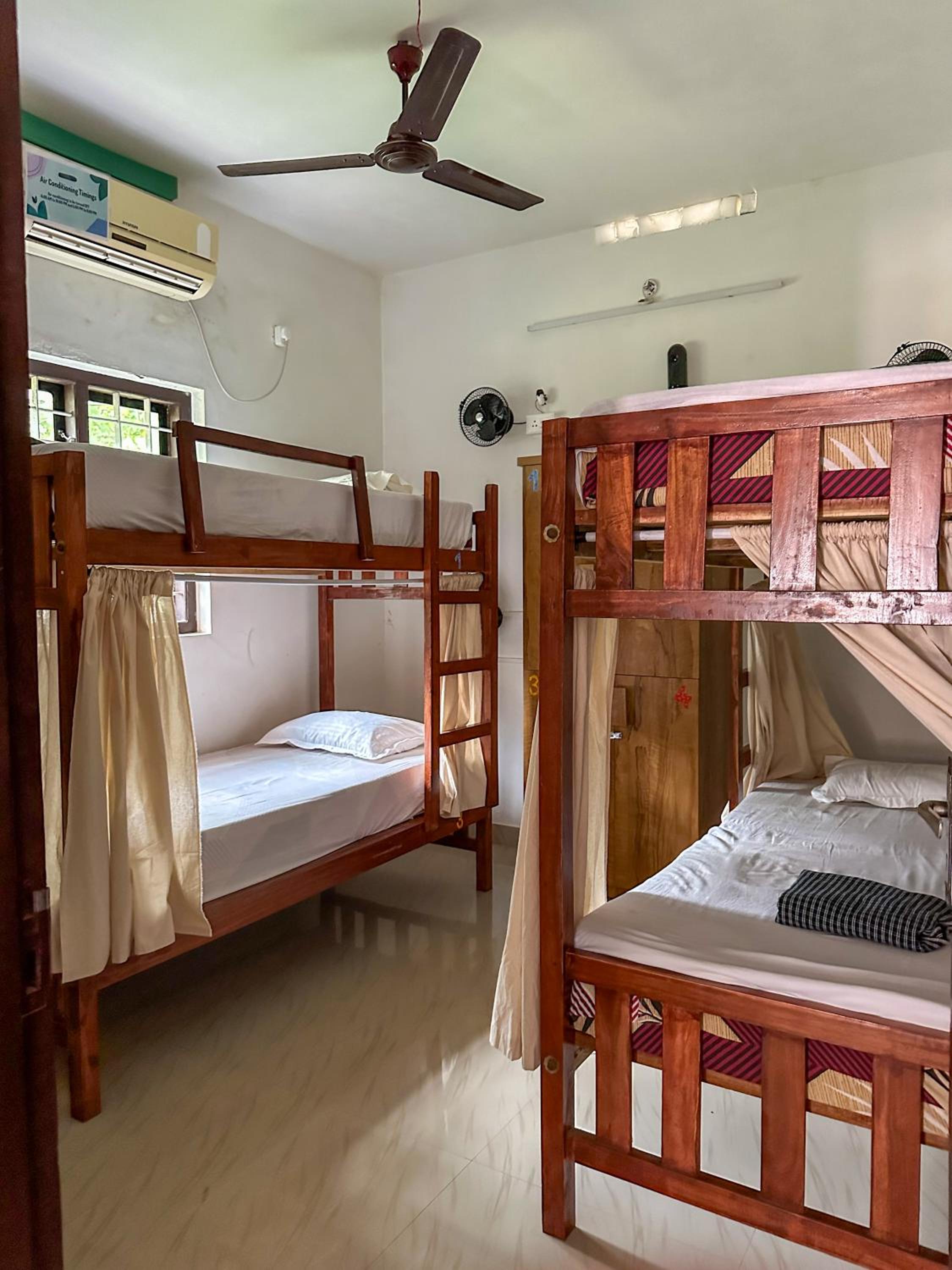 Bed in 8-Bed Mixed Dormitory Room photo 1