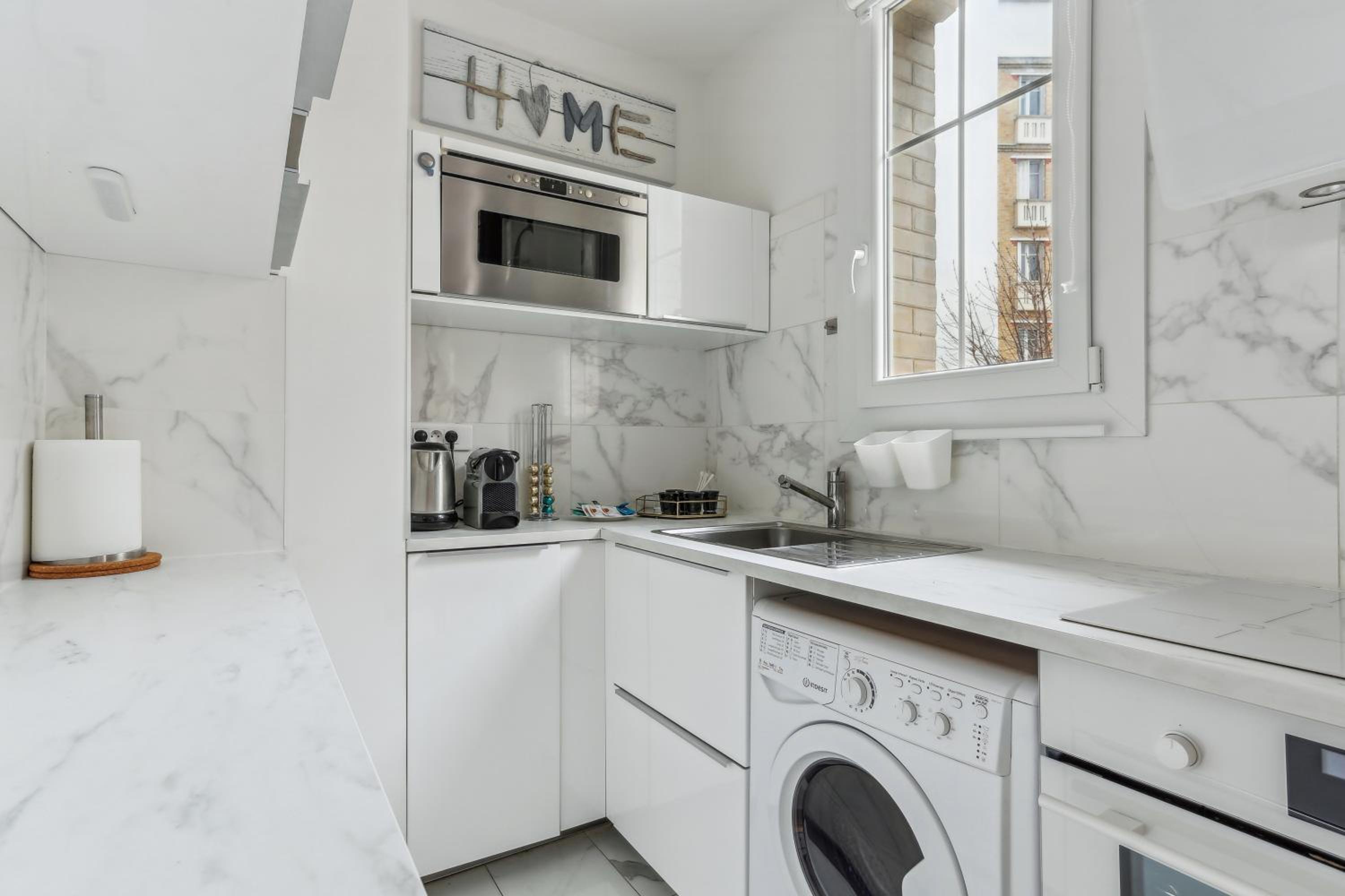 One-Bedroom Apartment with City View