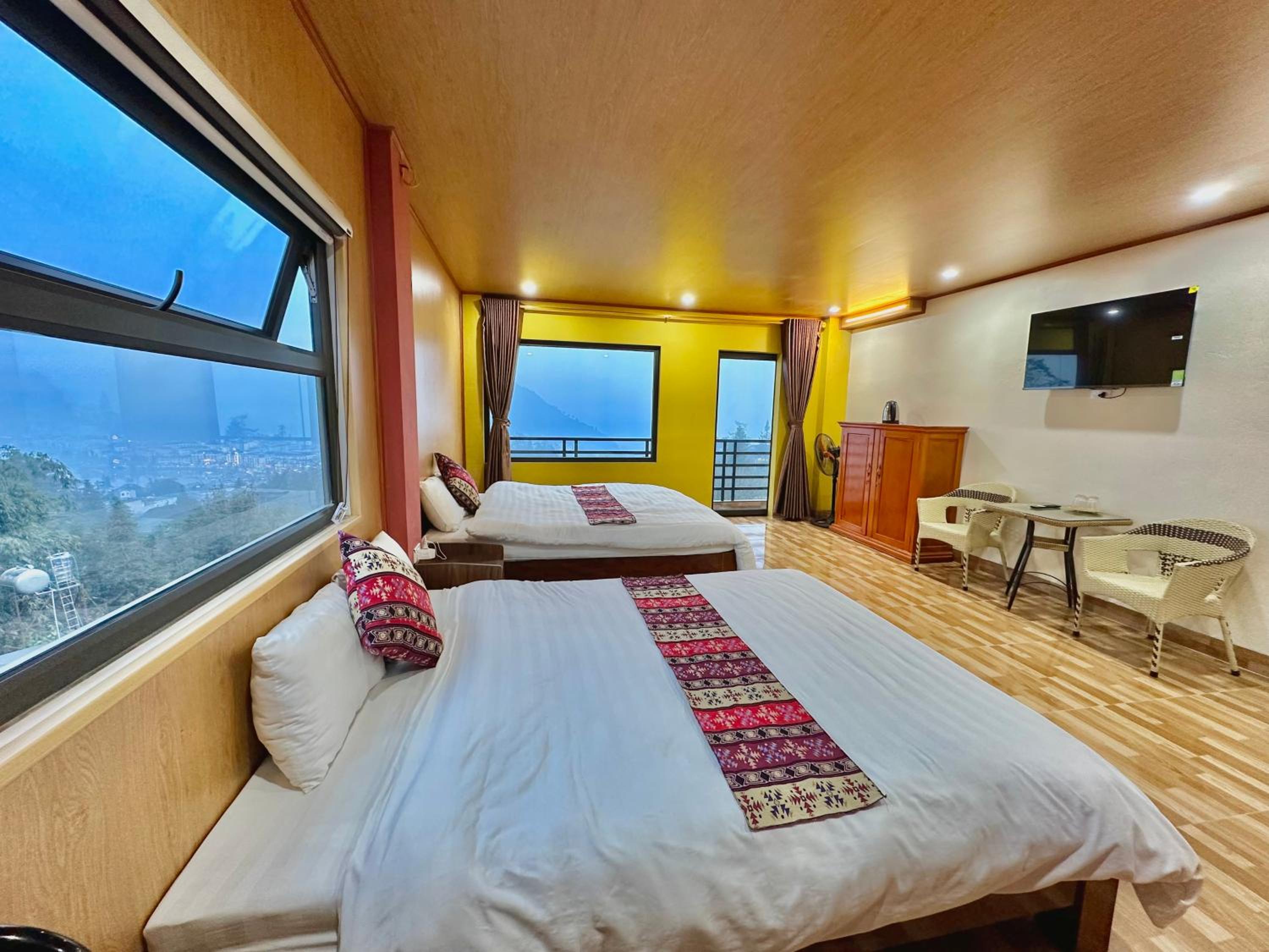 Quadruple Room with Mountain View photo 2