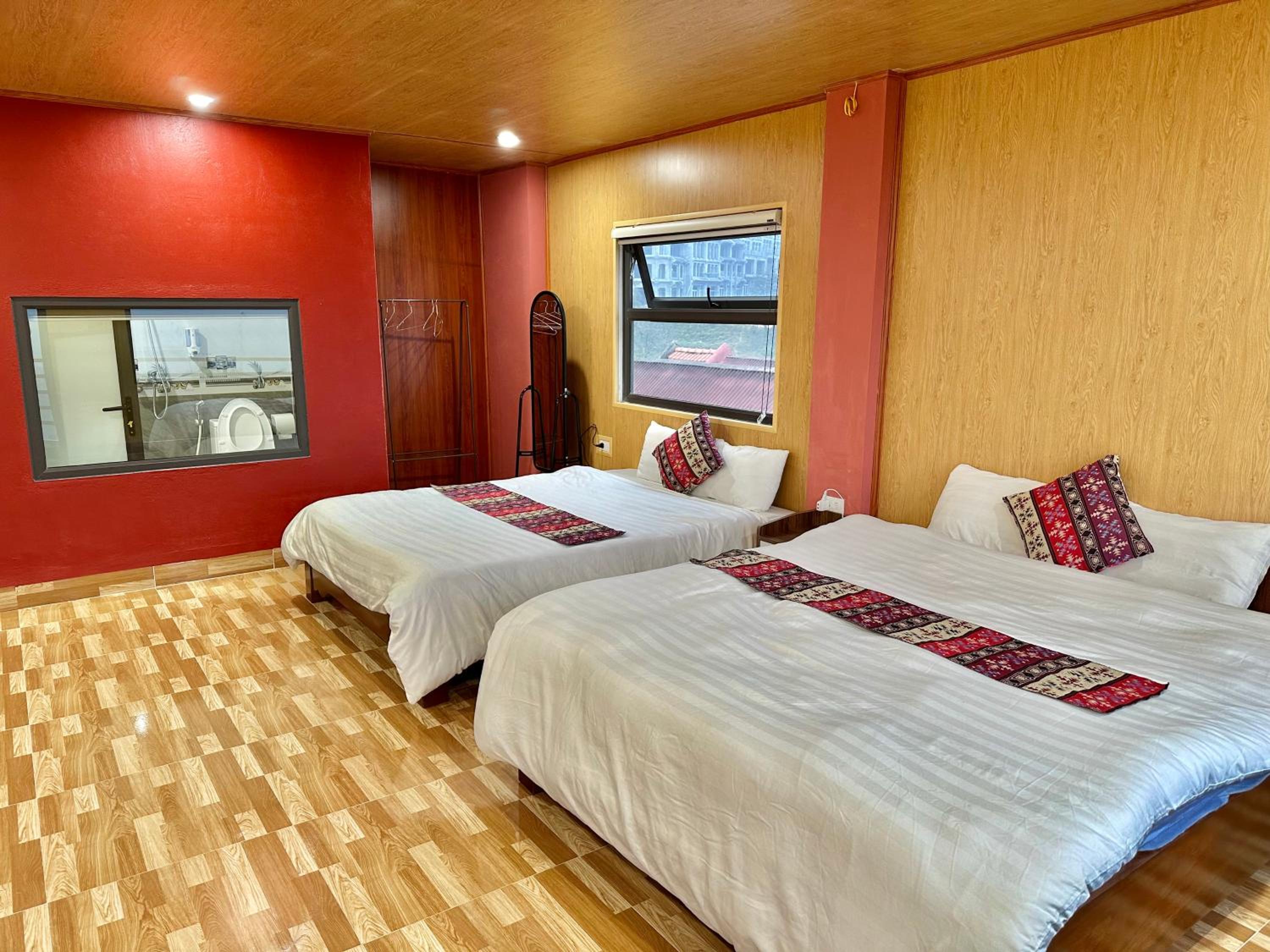 Quadruple Room with Mountain View photo 3