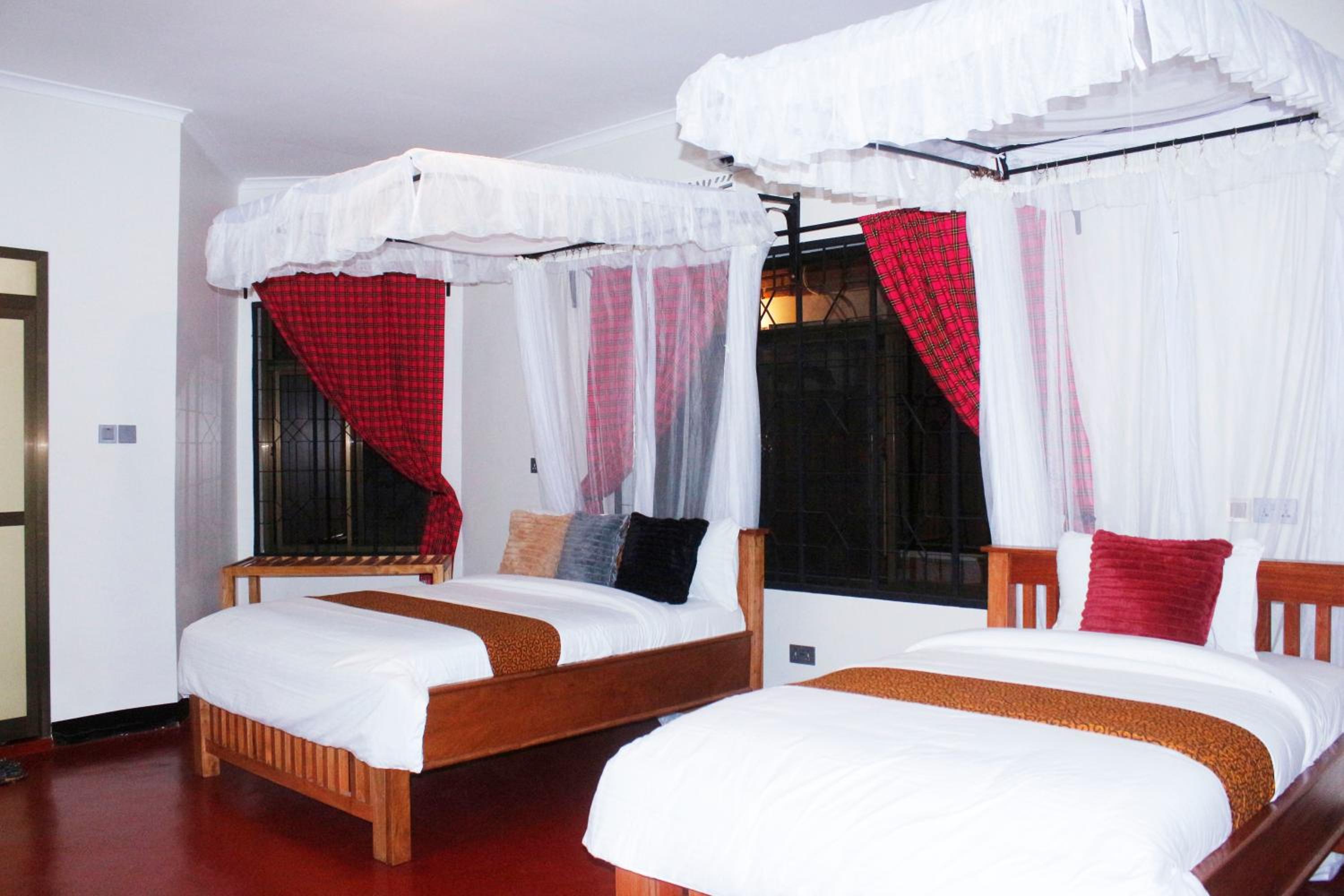 Twin Room with Private Bathroom photo 3