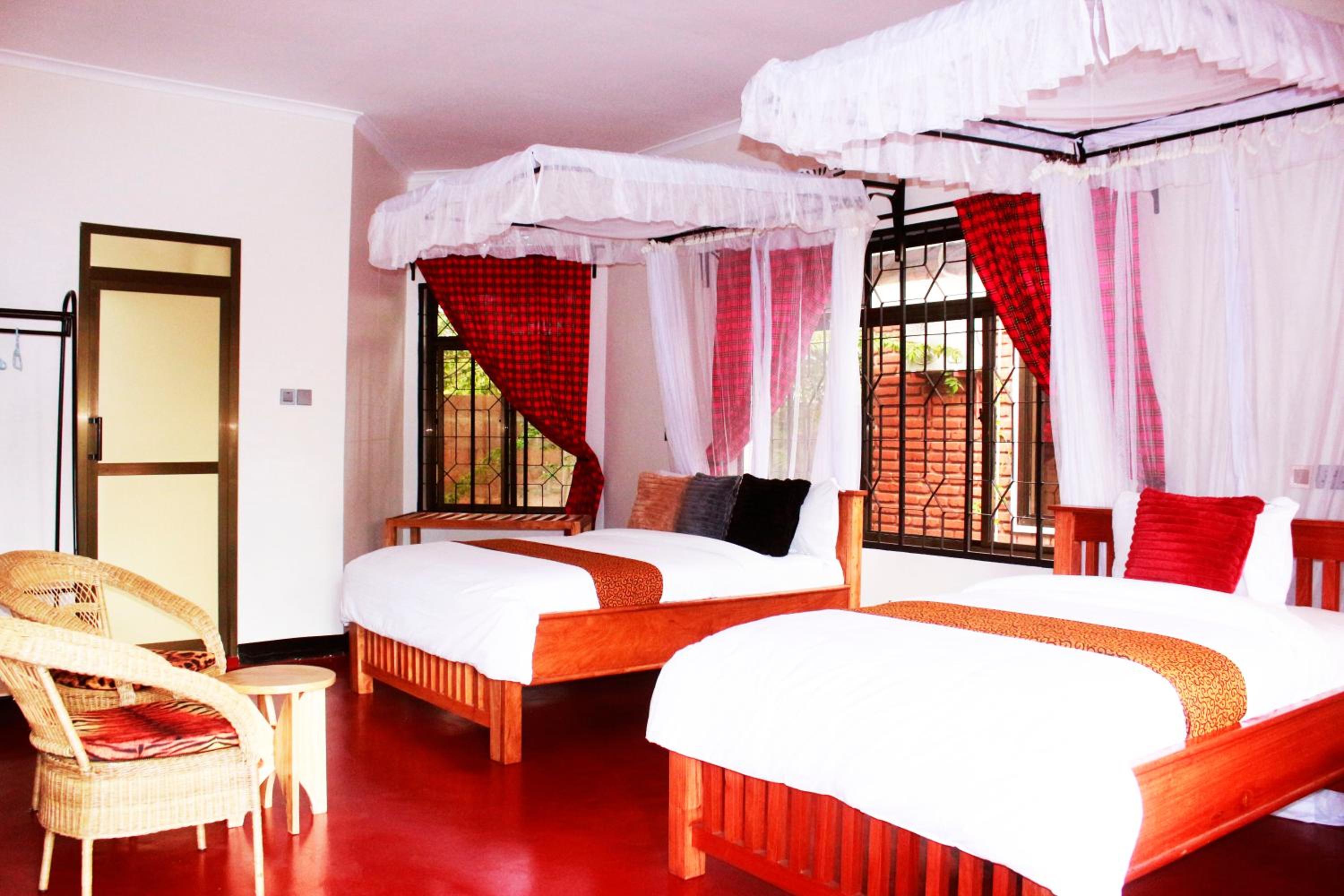 Twin Room with Private Bathroom photo 2