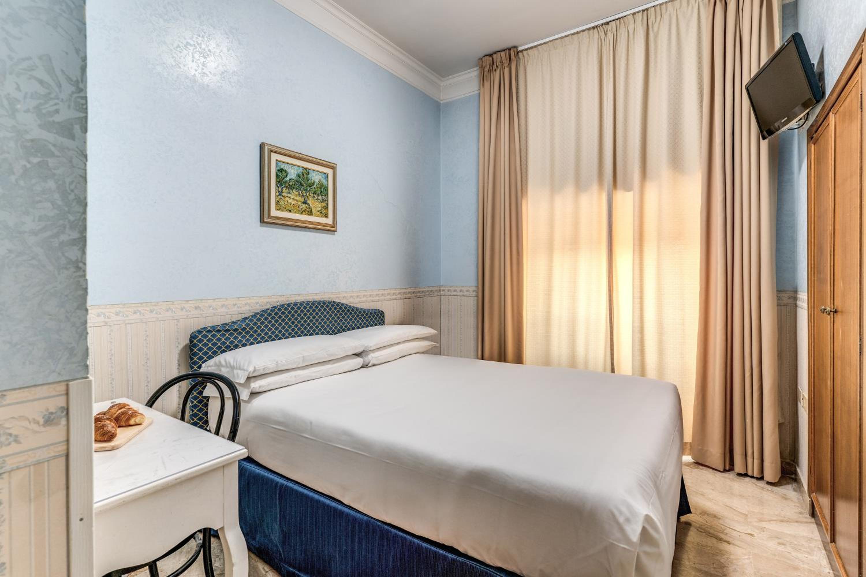 Economy Double Room photo 2