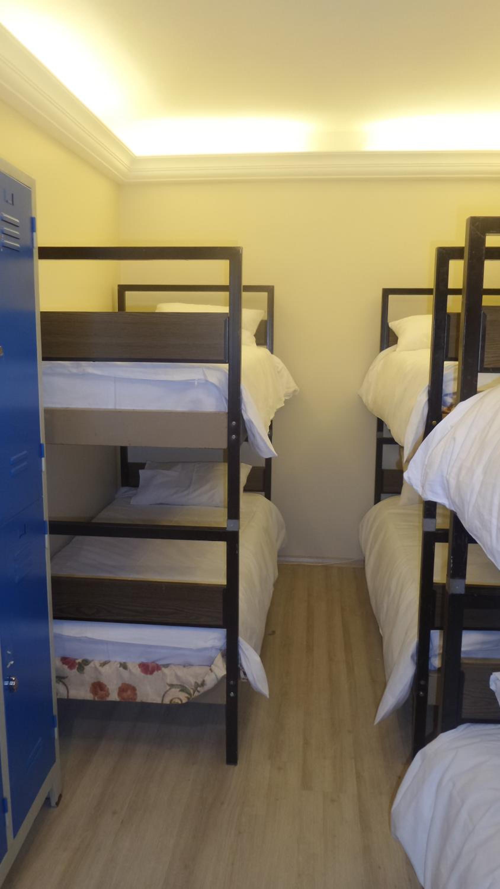 Bed in 4-Bed Mixed Dormitory Room photo 2
