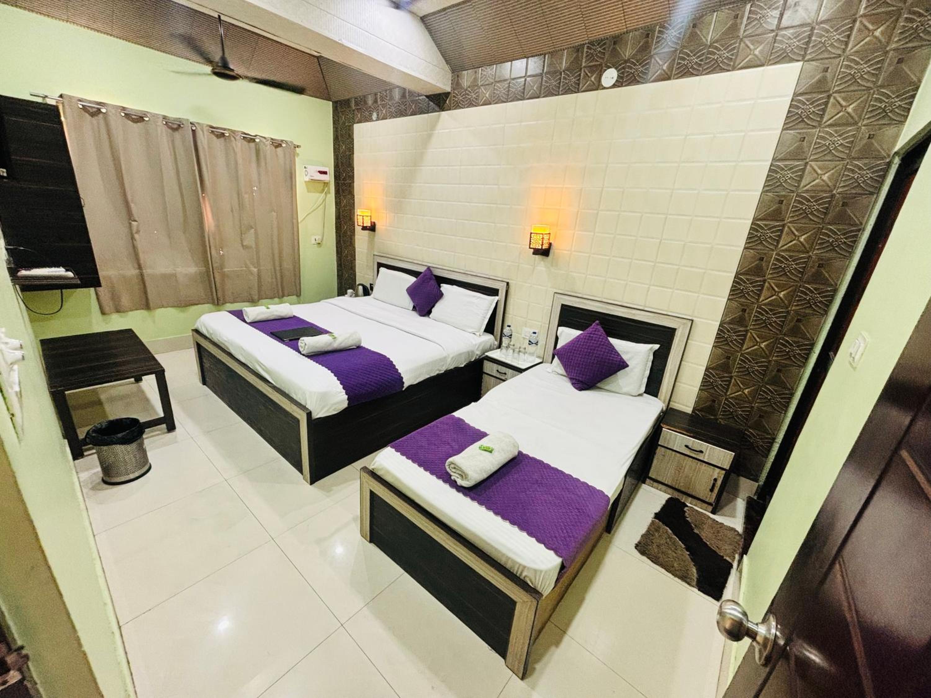 Deluxe King Room photo 2