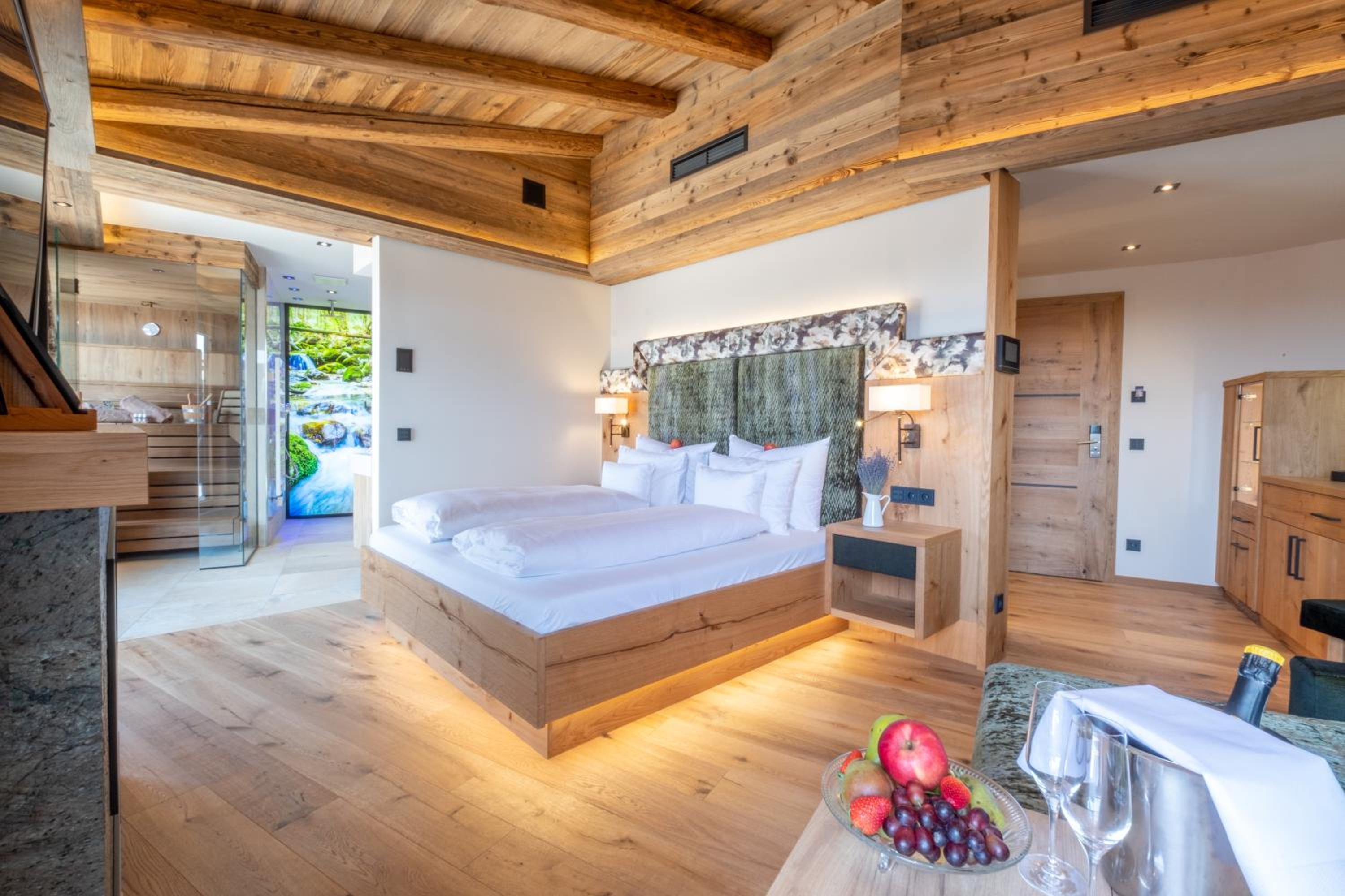 Suite with Sauna