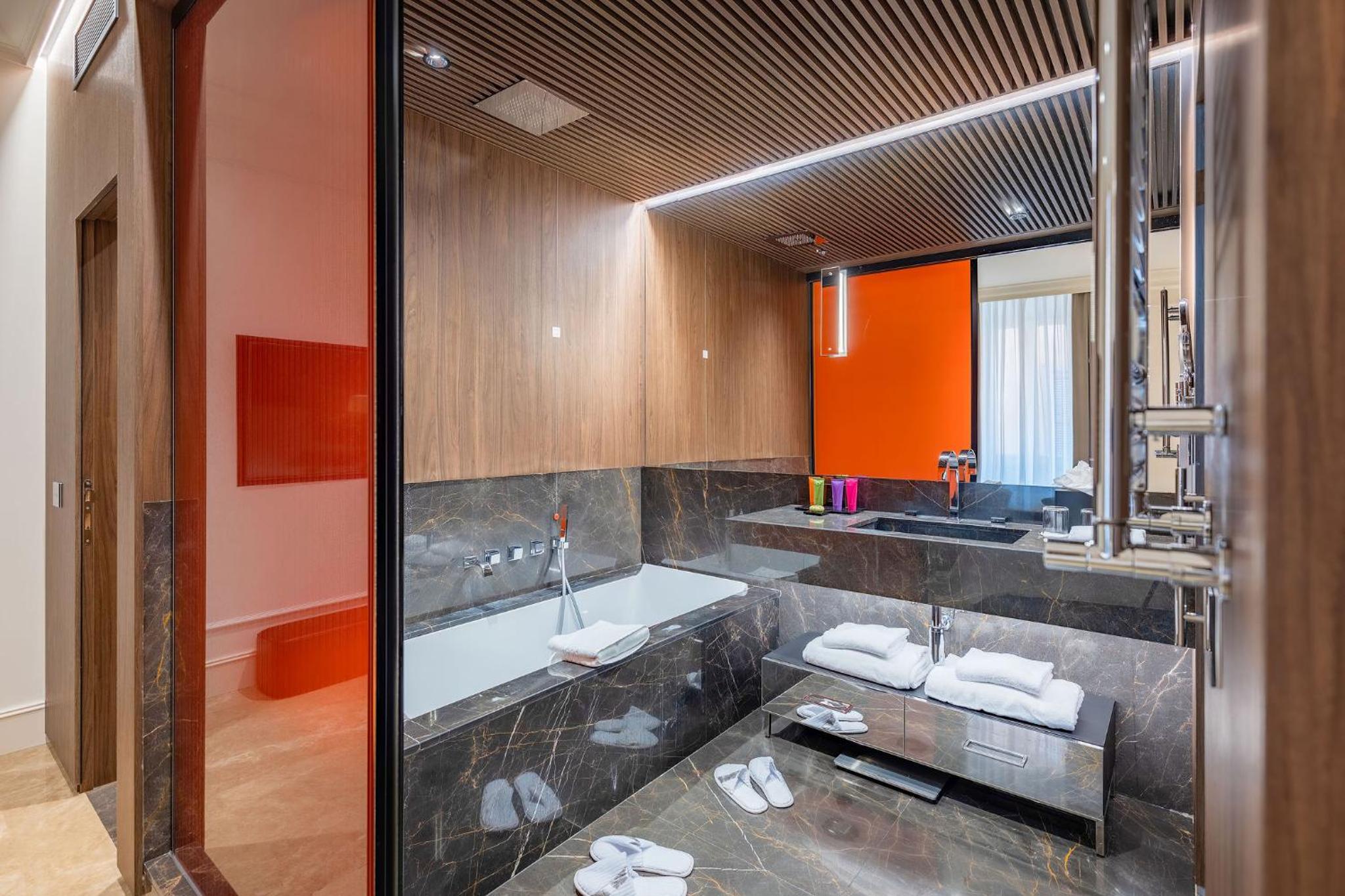 Family Suite (Non Smoking)