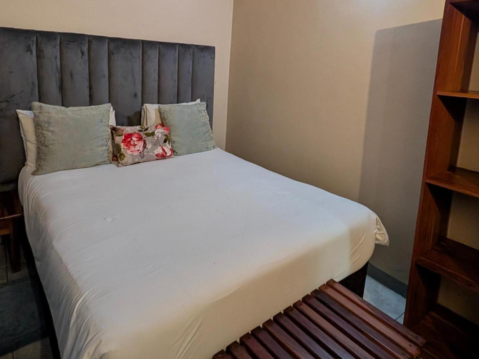 Budget Double Room photo 3