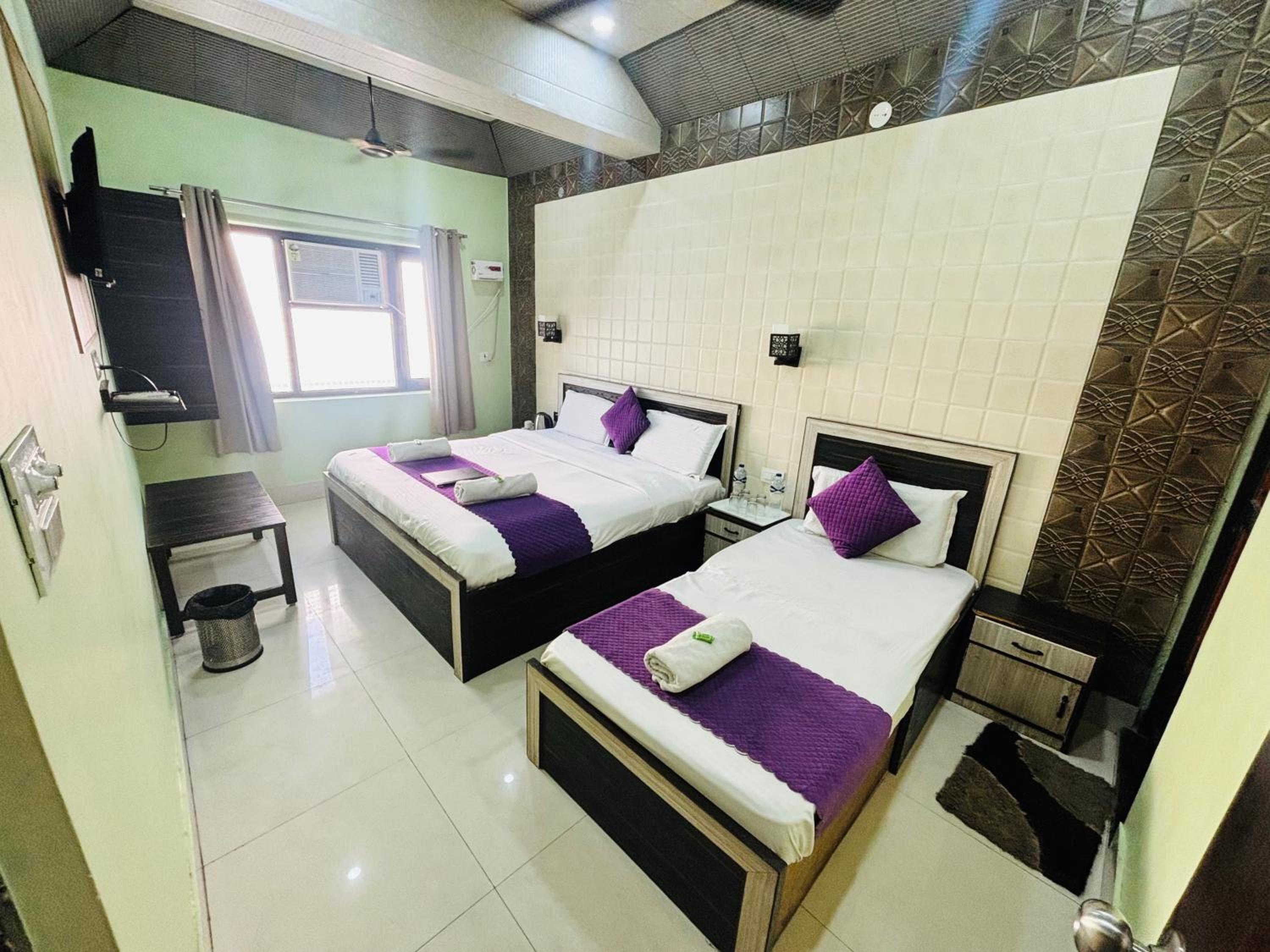 Deluxe King Room photo 3