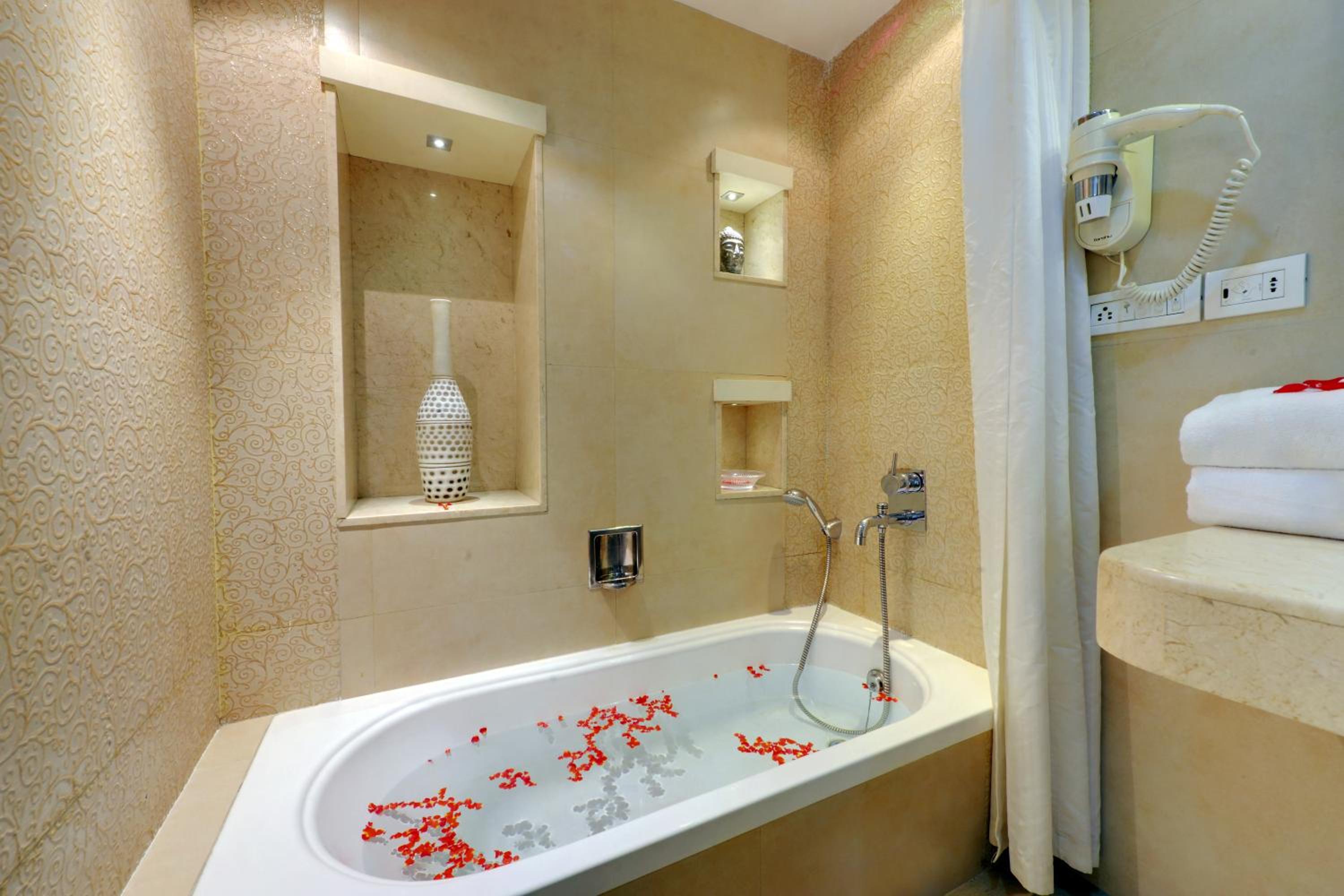 Suite - Photo 21