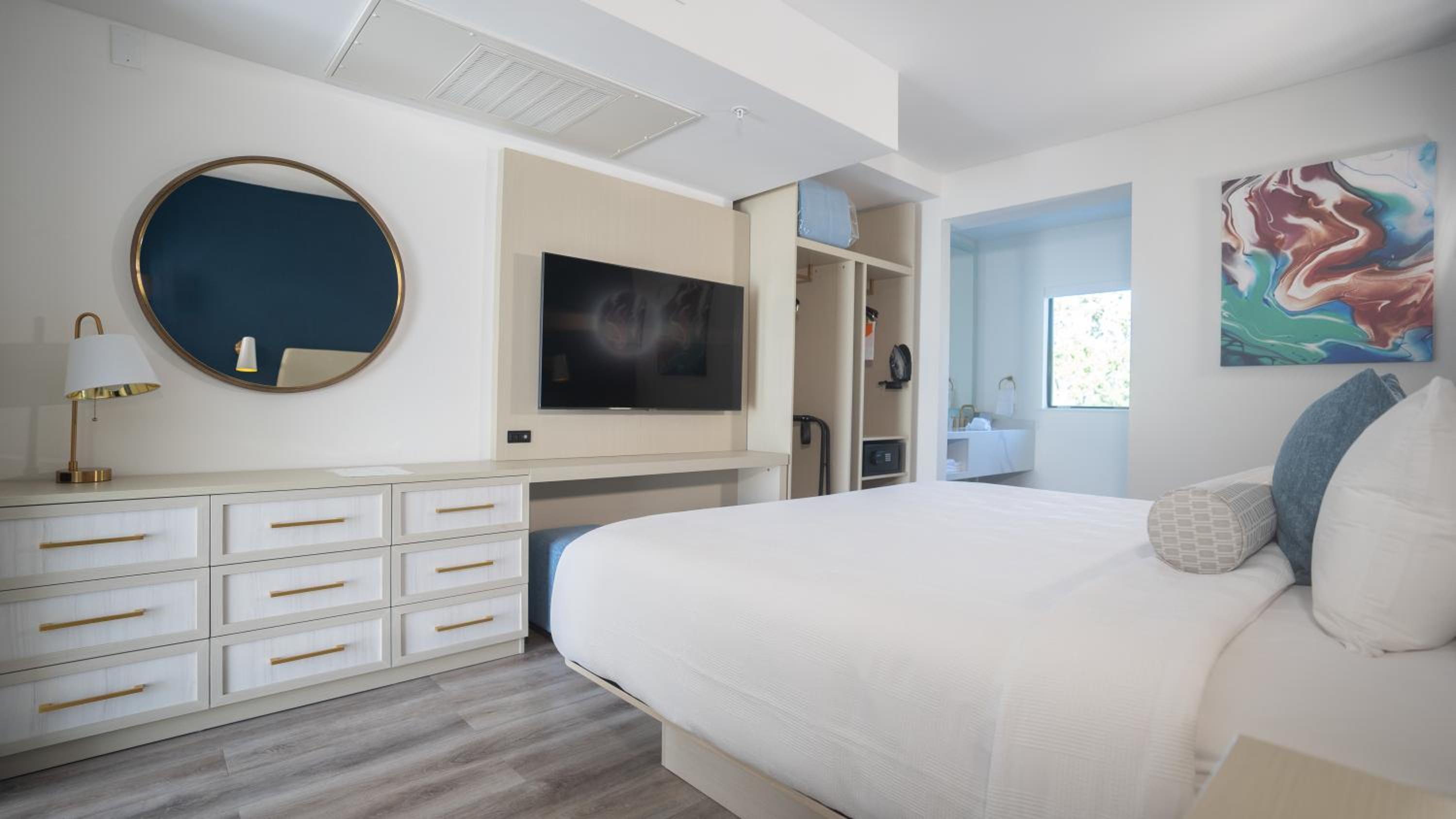 King Suite with Pool View - Disability Access/Non Smoking