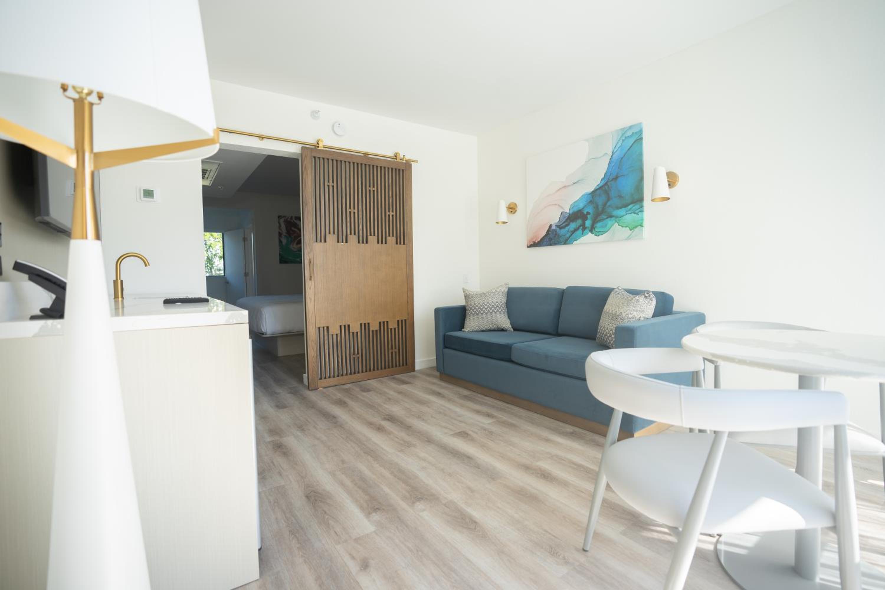 King Suite with Pool View - Disability Access/Non Smoking