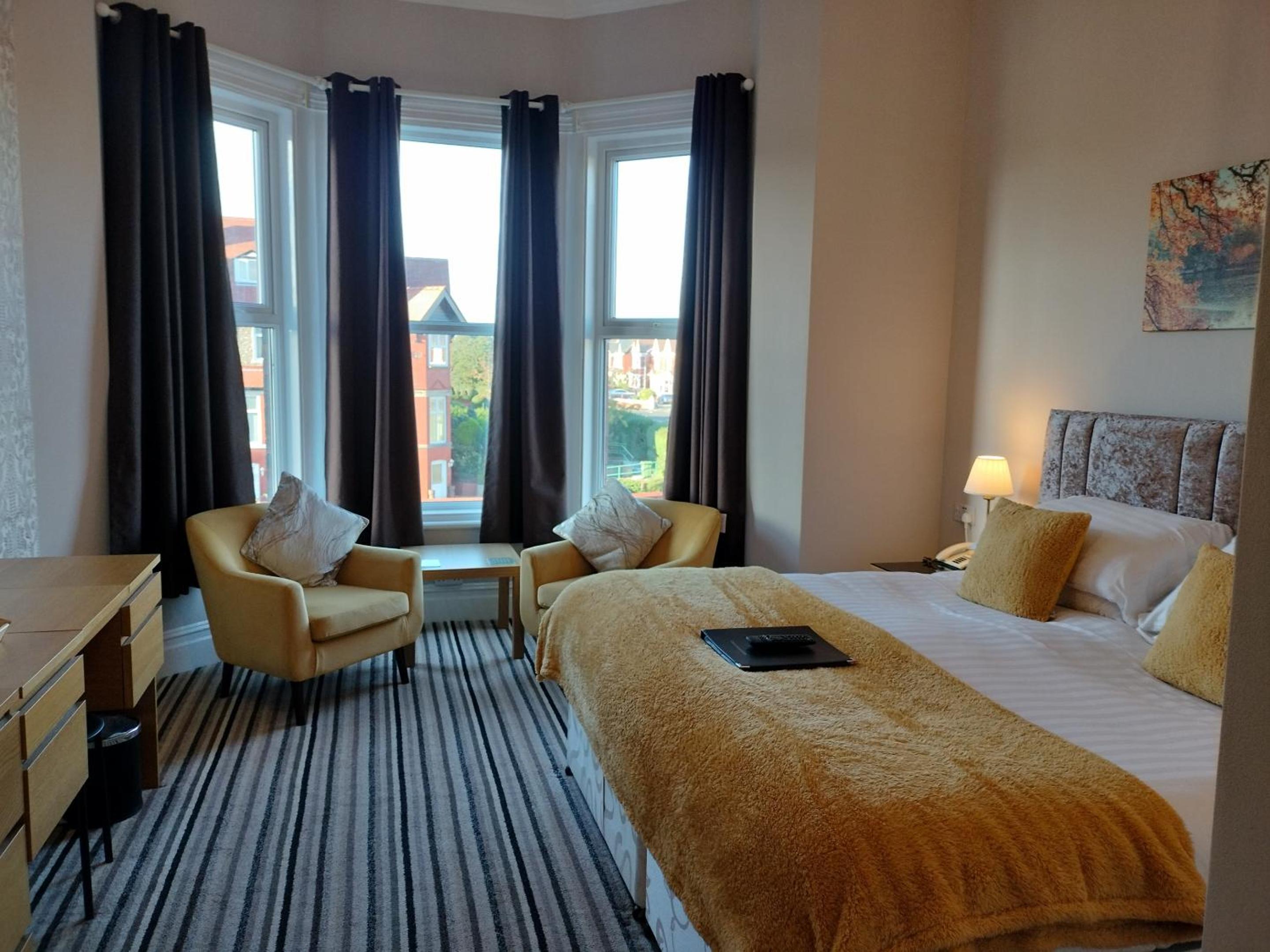 Double or Twin Room with Private Bathroom