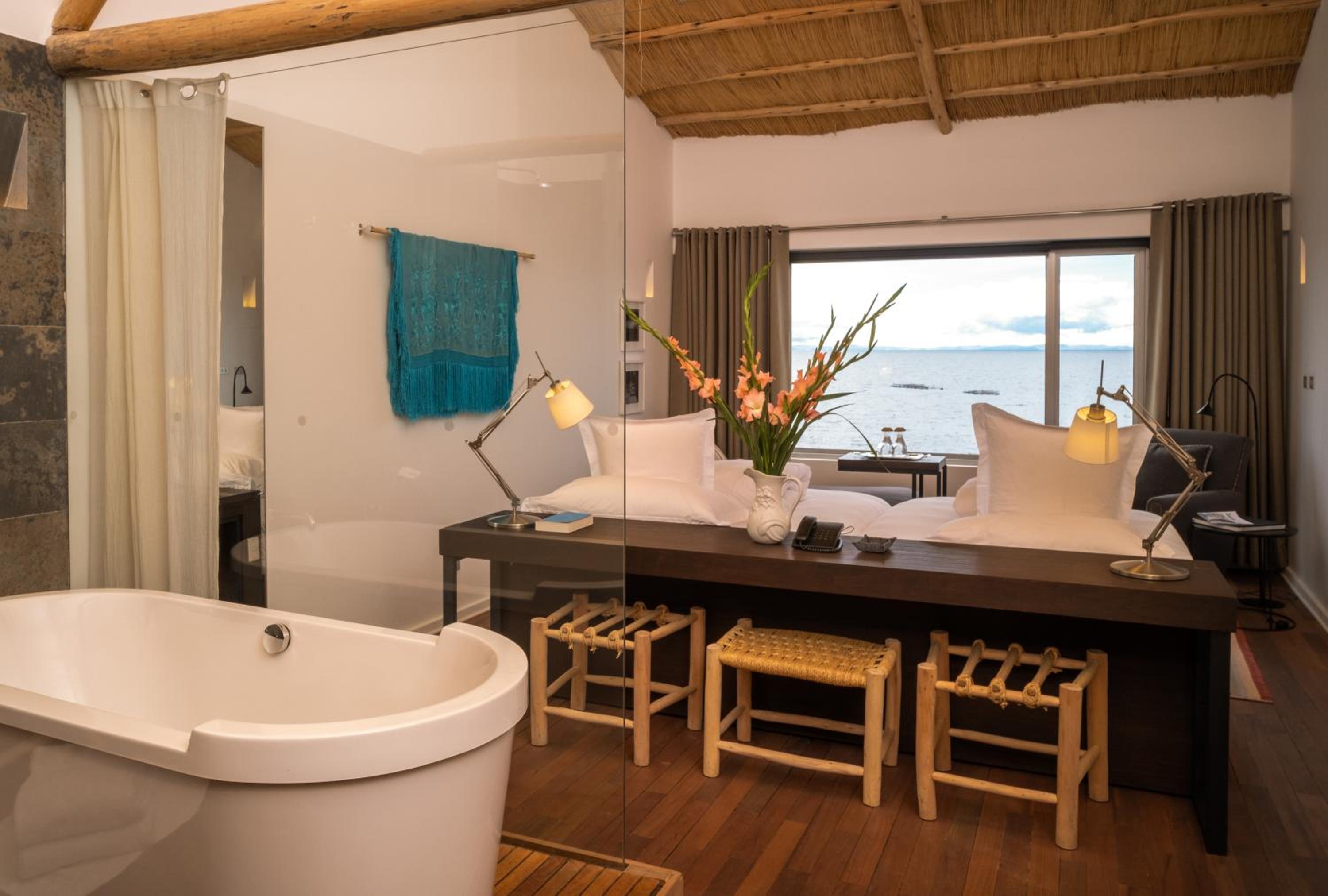 Deluxe Double or Twin Room with Lake View photo 1