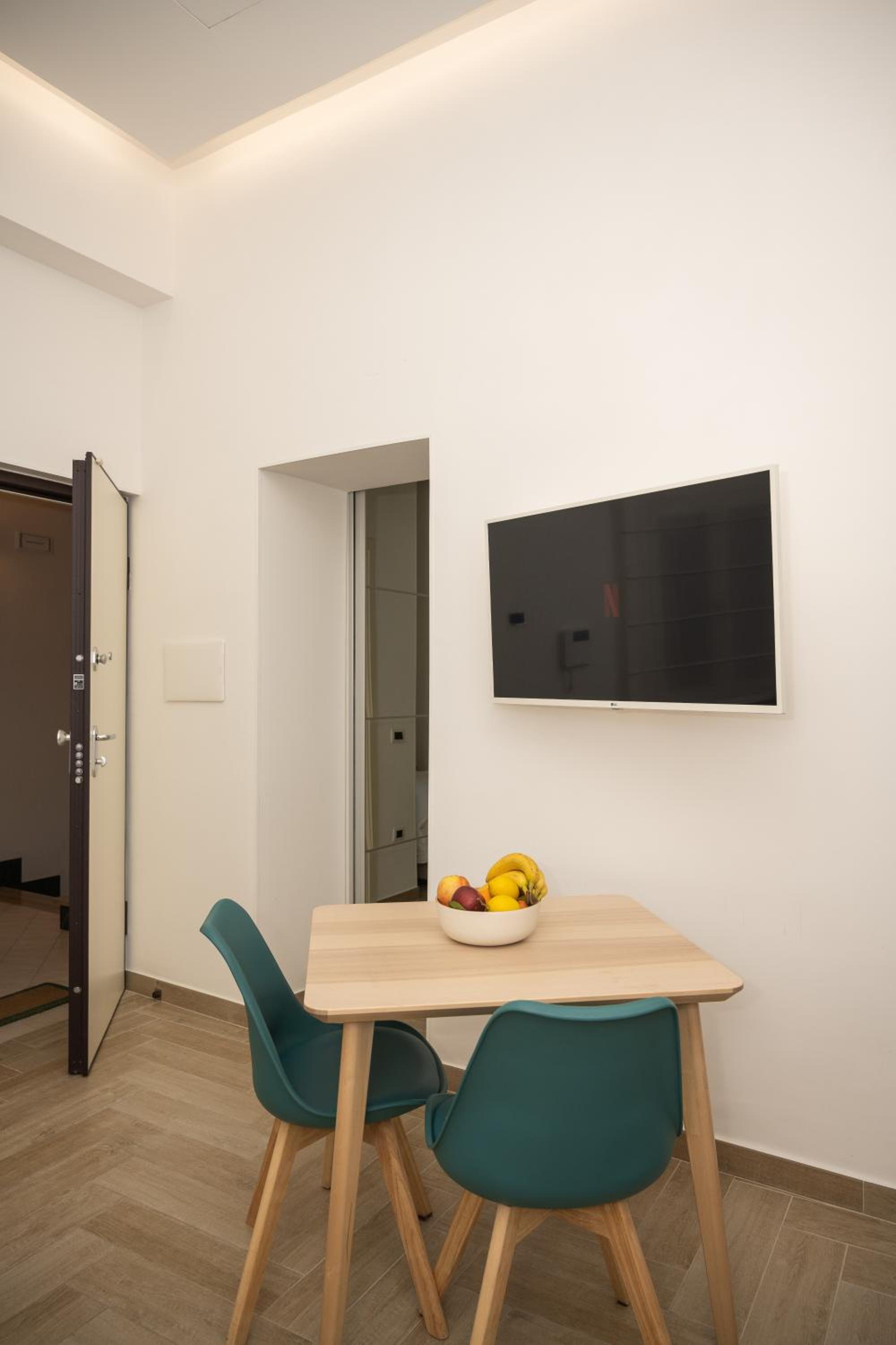 Studio Apartment photo 2