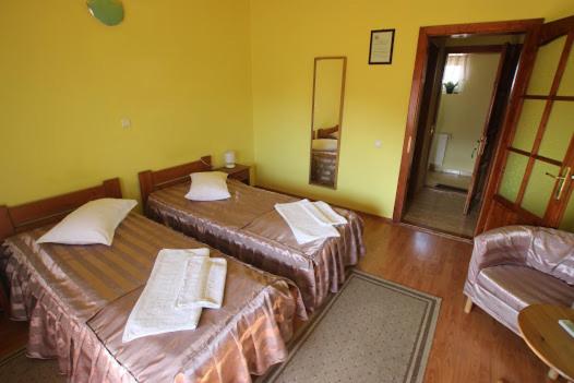 Twin Room - Photo 2