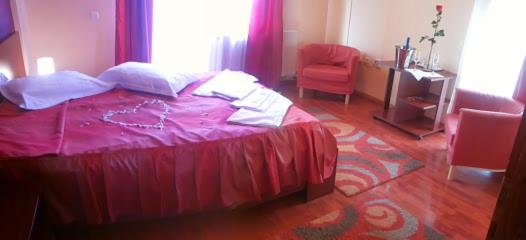 Double Room - Photo 18