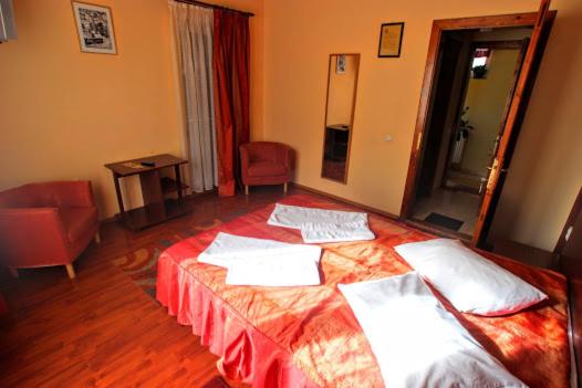 Double Room - Photo 15