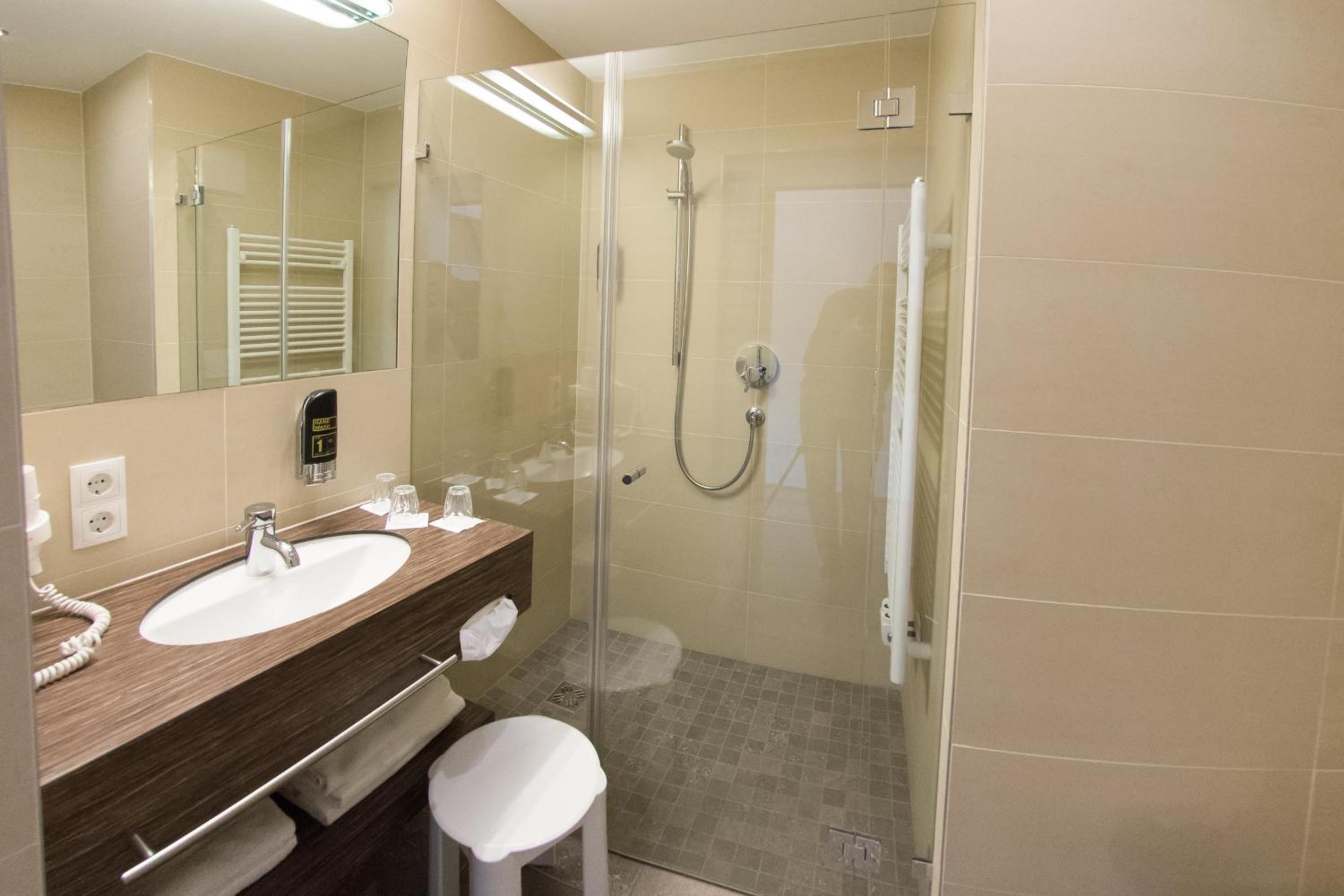 Quadruple Room - Photo 3