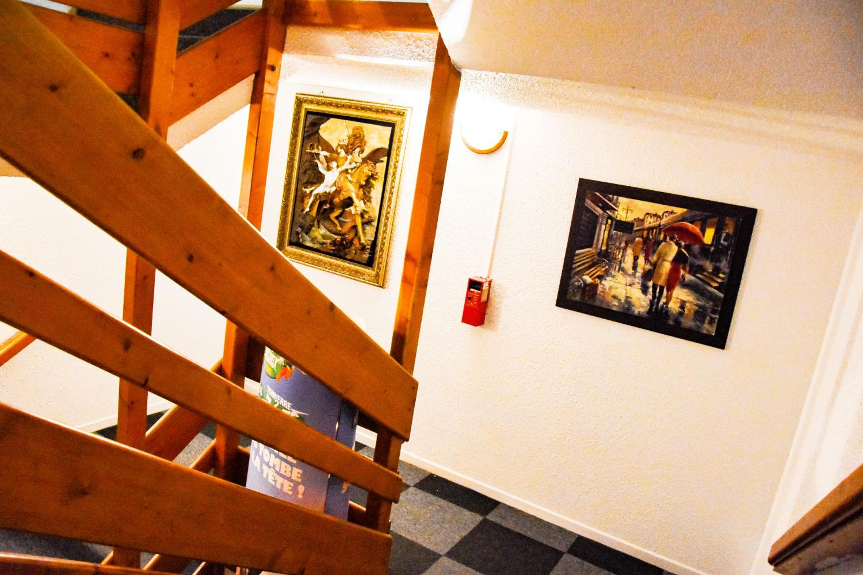 Family Room - Photo 3