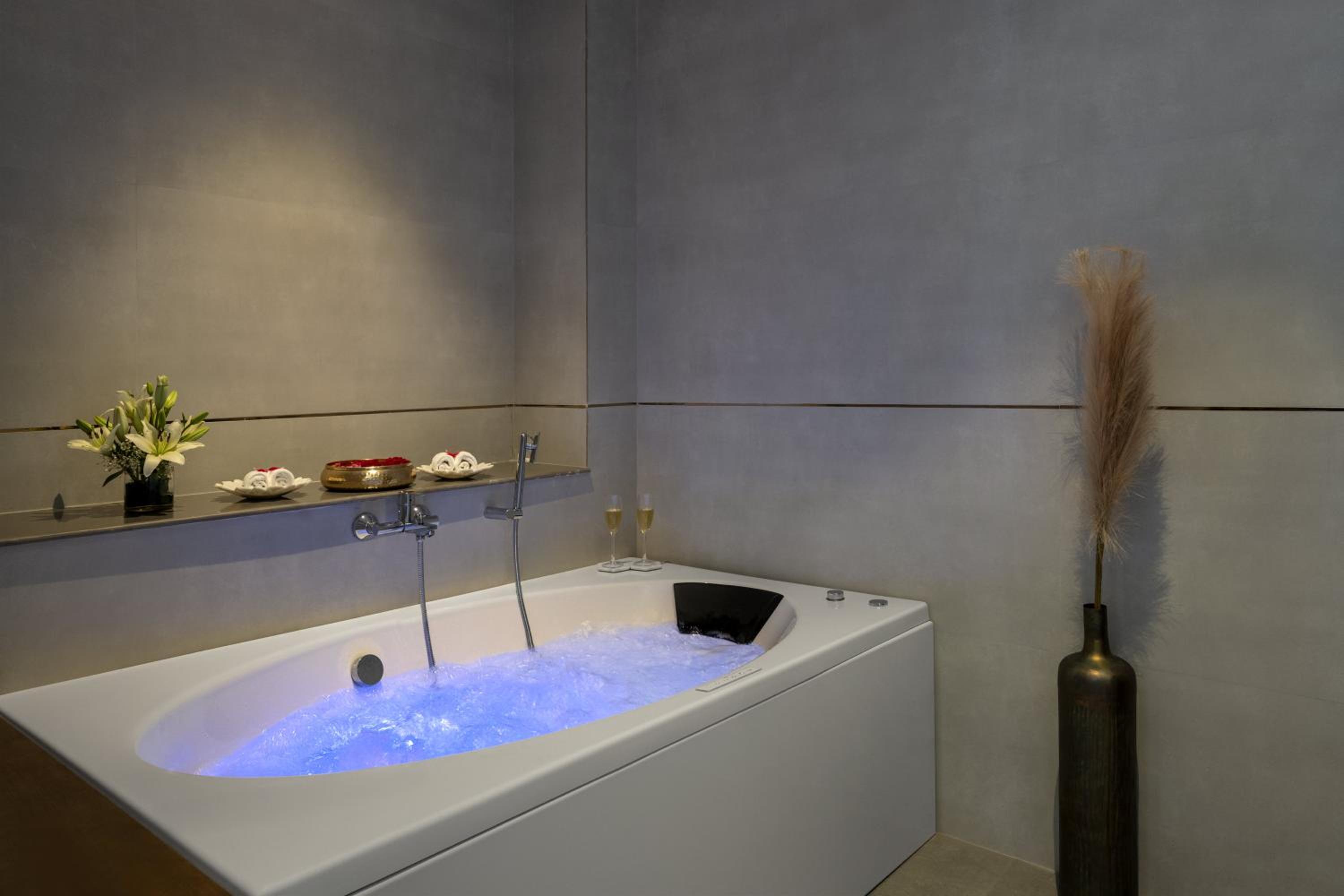 Executive suite with jacuzzi - Photo 4
