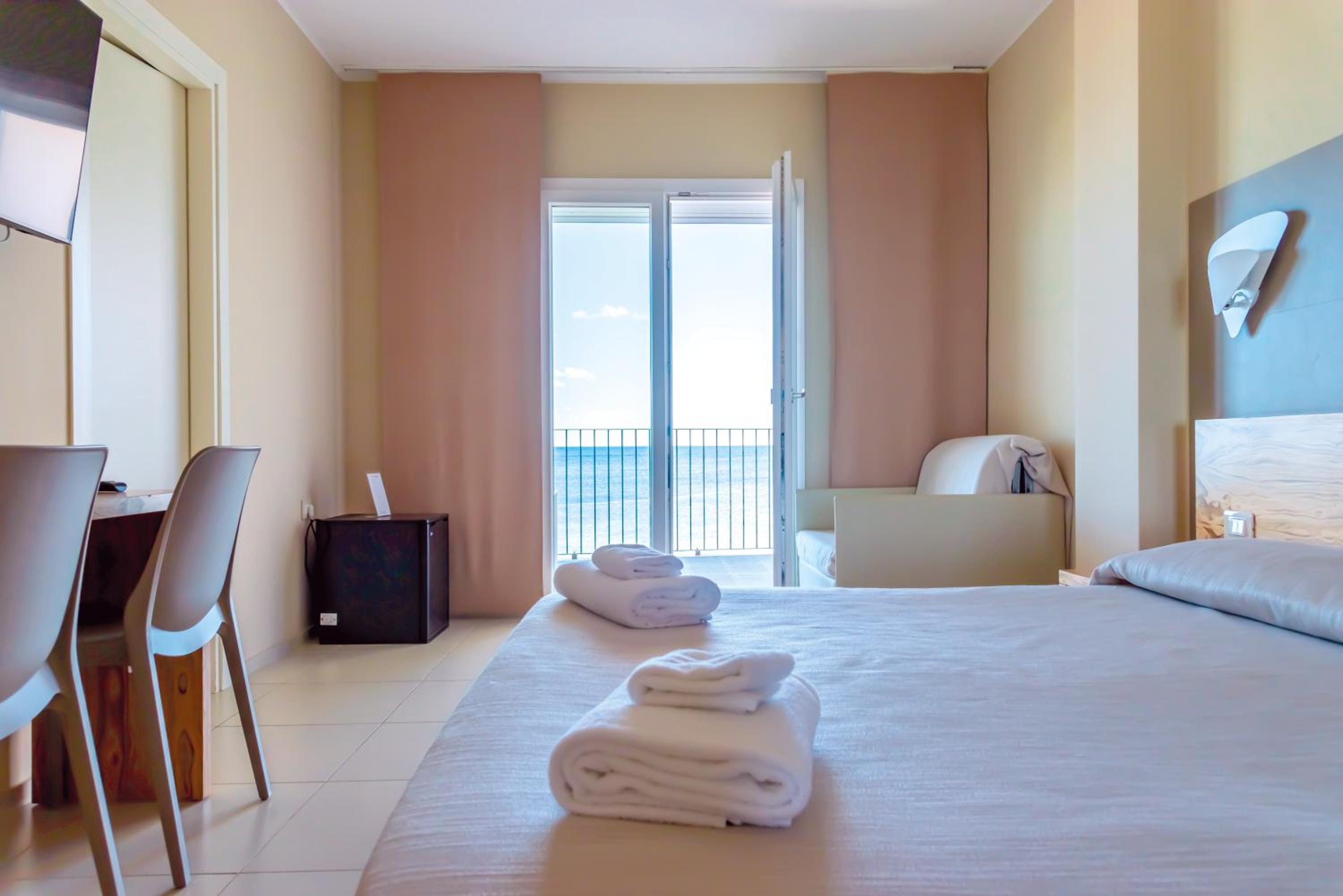 Quadruple Room with Sea View photo 2