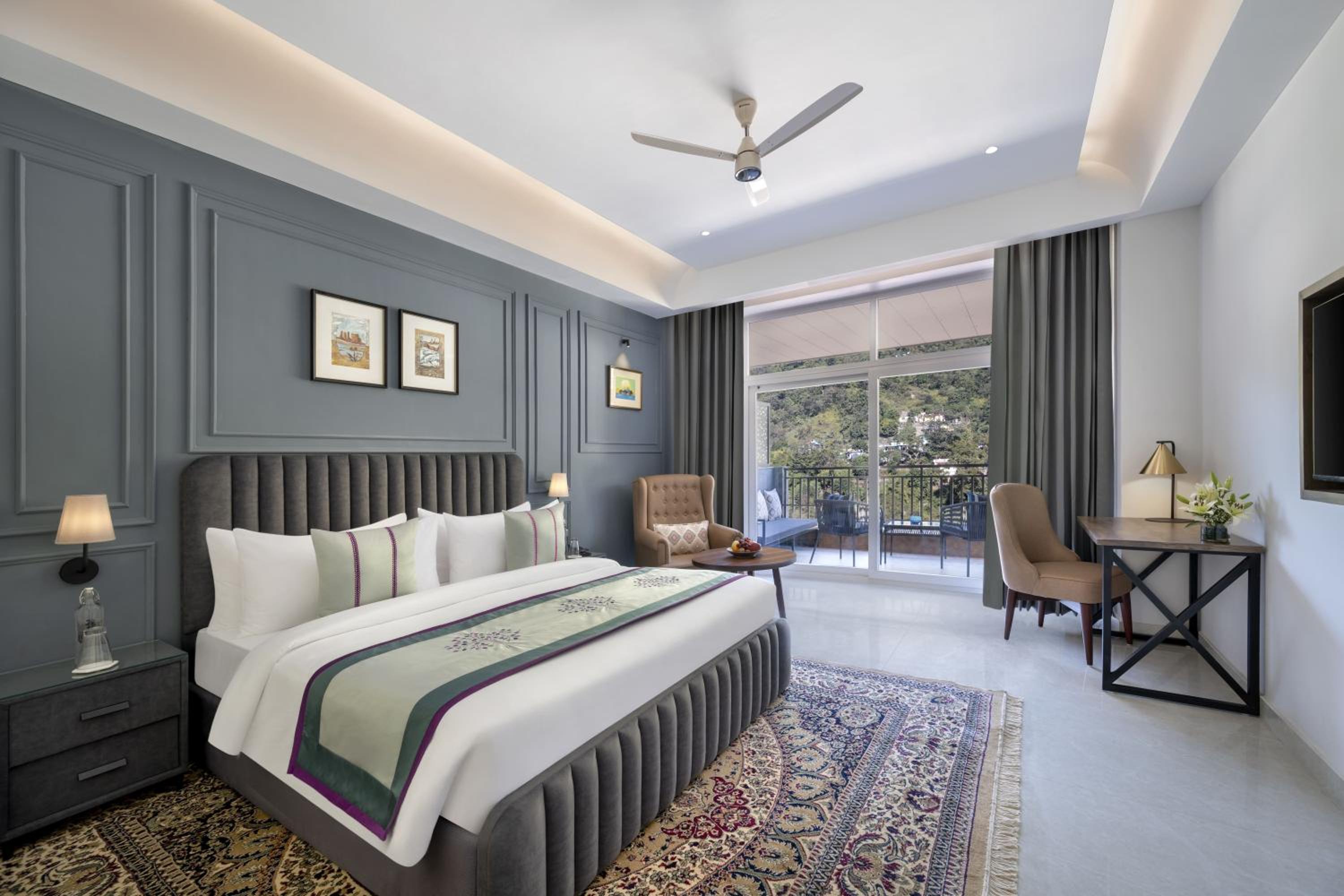 Club room with Private balcony - Photo 1