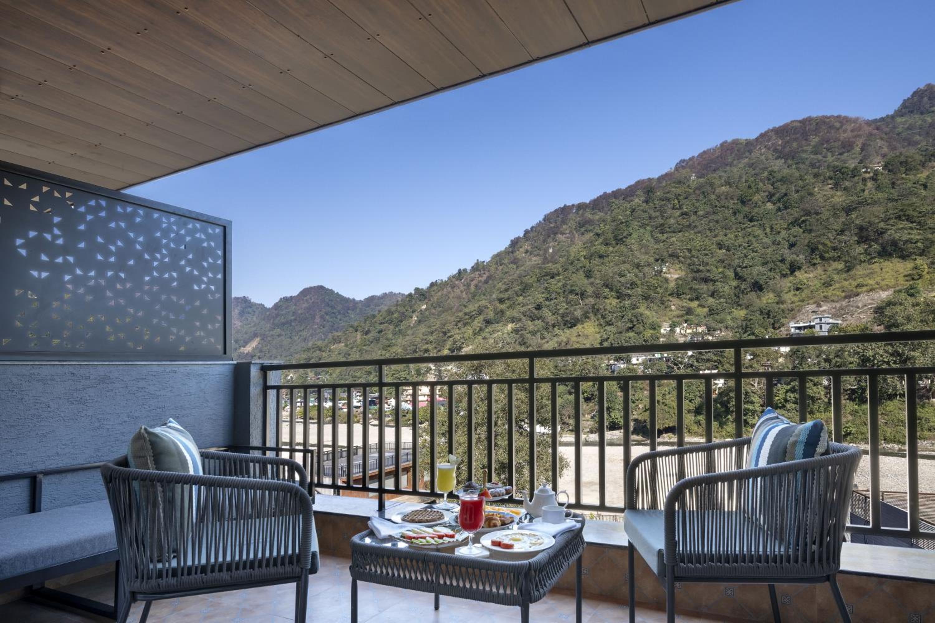 Club room with Private balcony - Photo 2