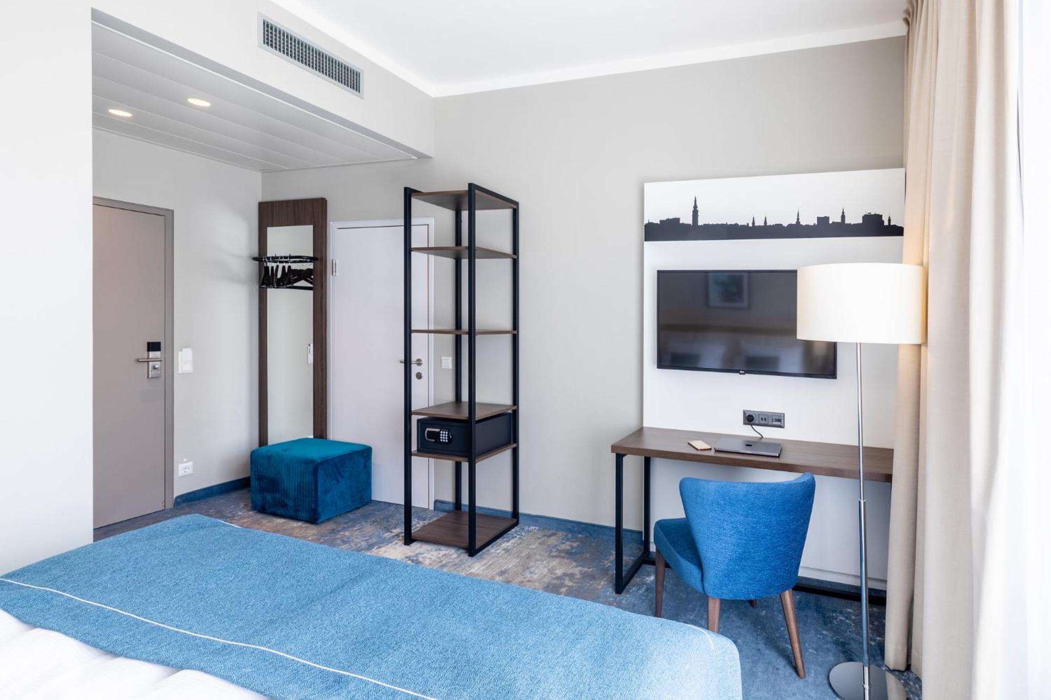 Standard Room thumbnail 5