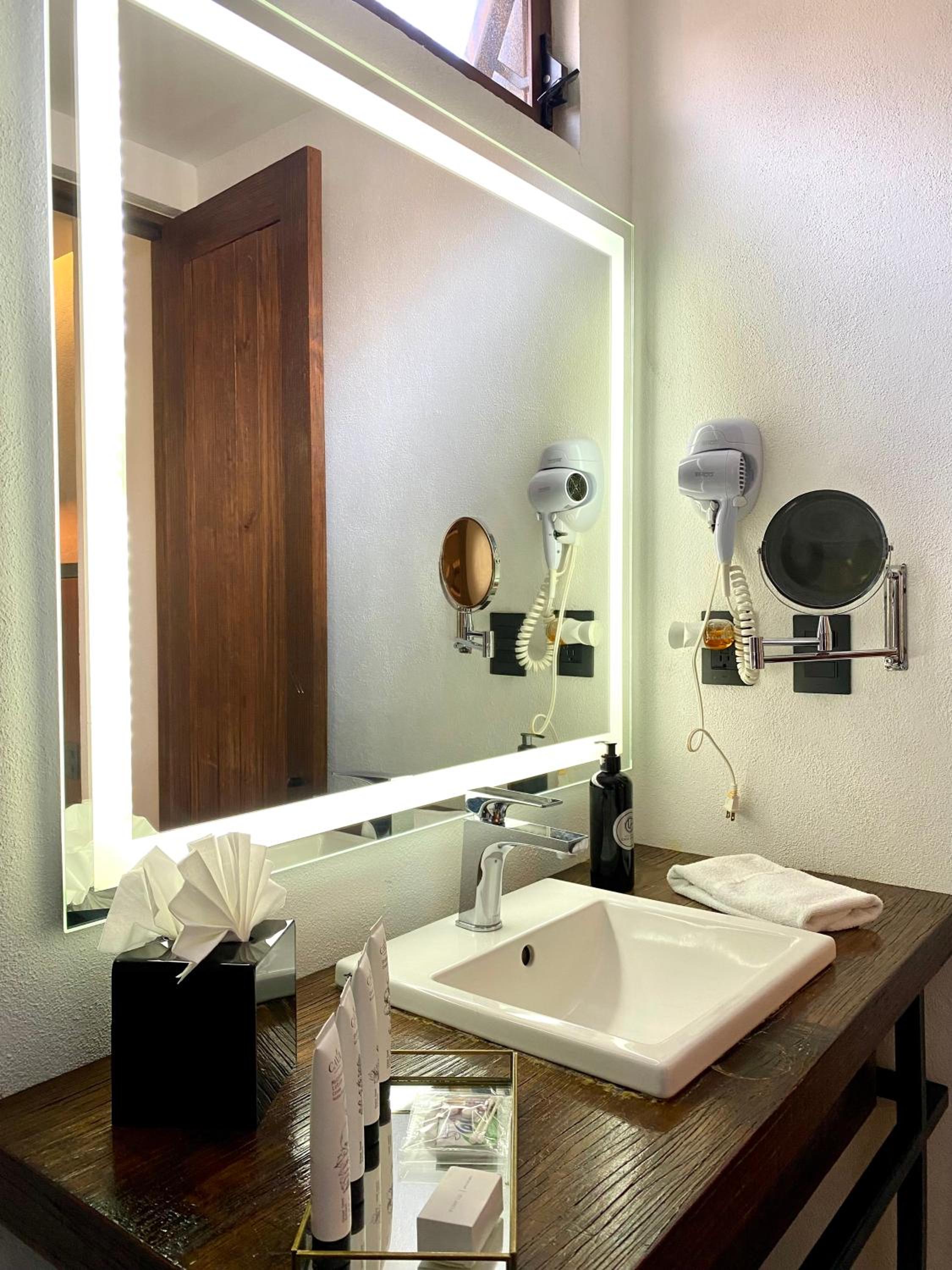 Standard Queen Room - Photo 4
