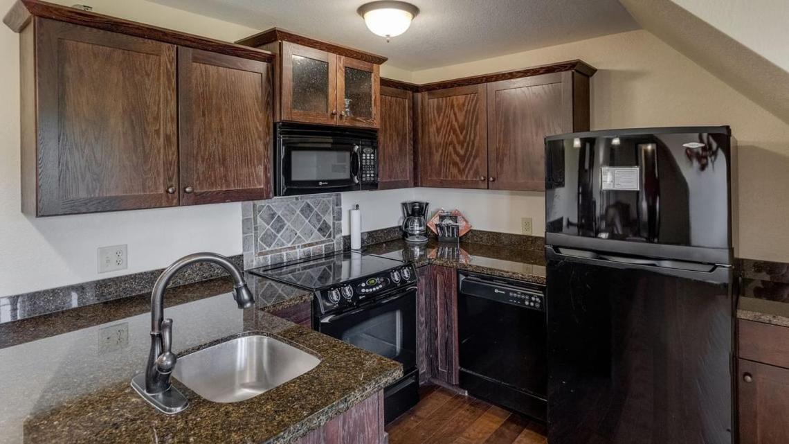 King Suite - Photo 2