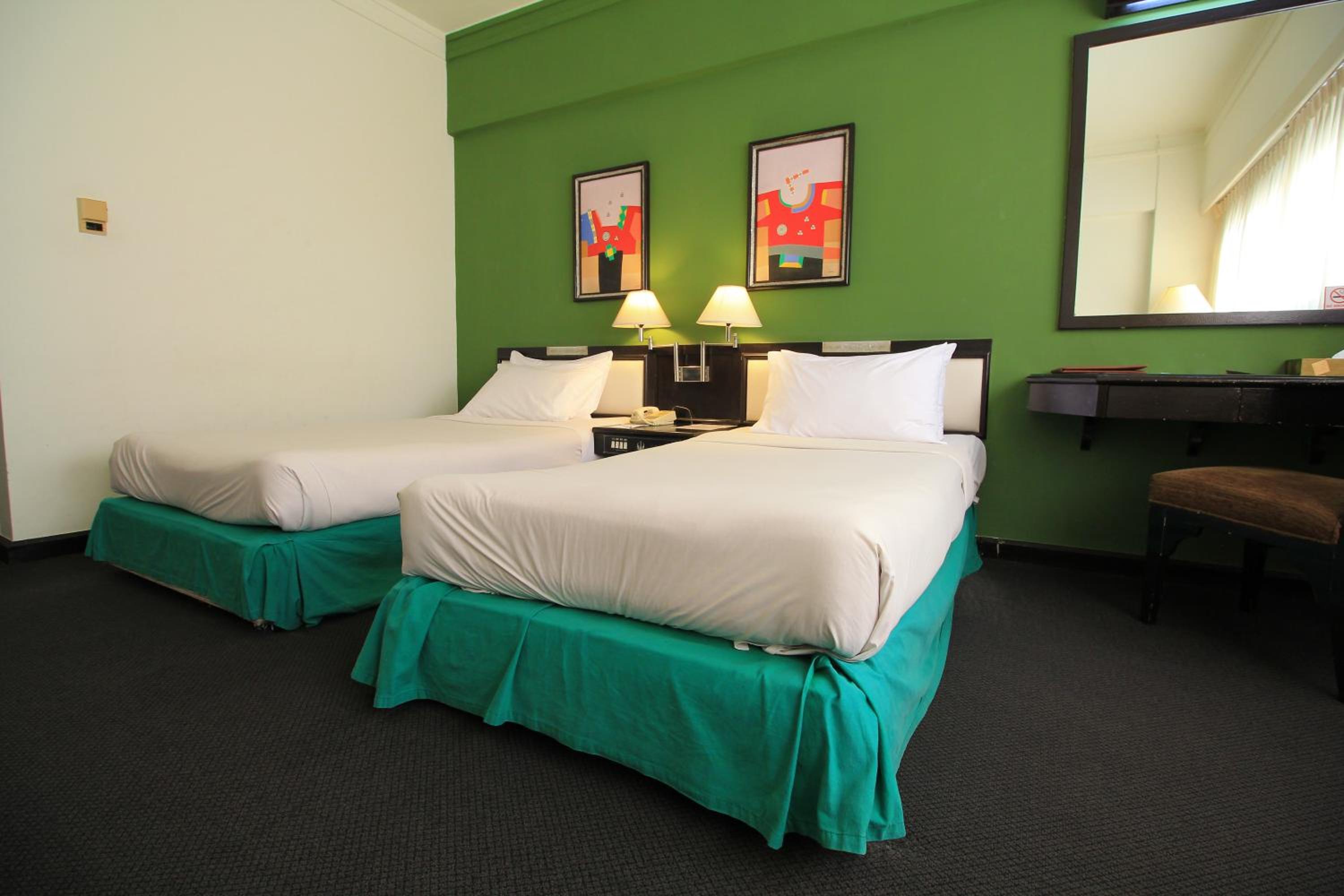 Standard Twin Room - Photo 4