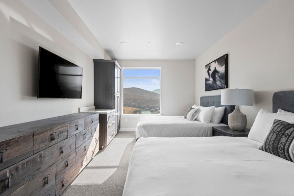 Wolper standard room, 2 Queens