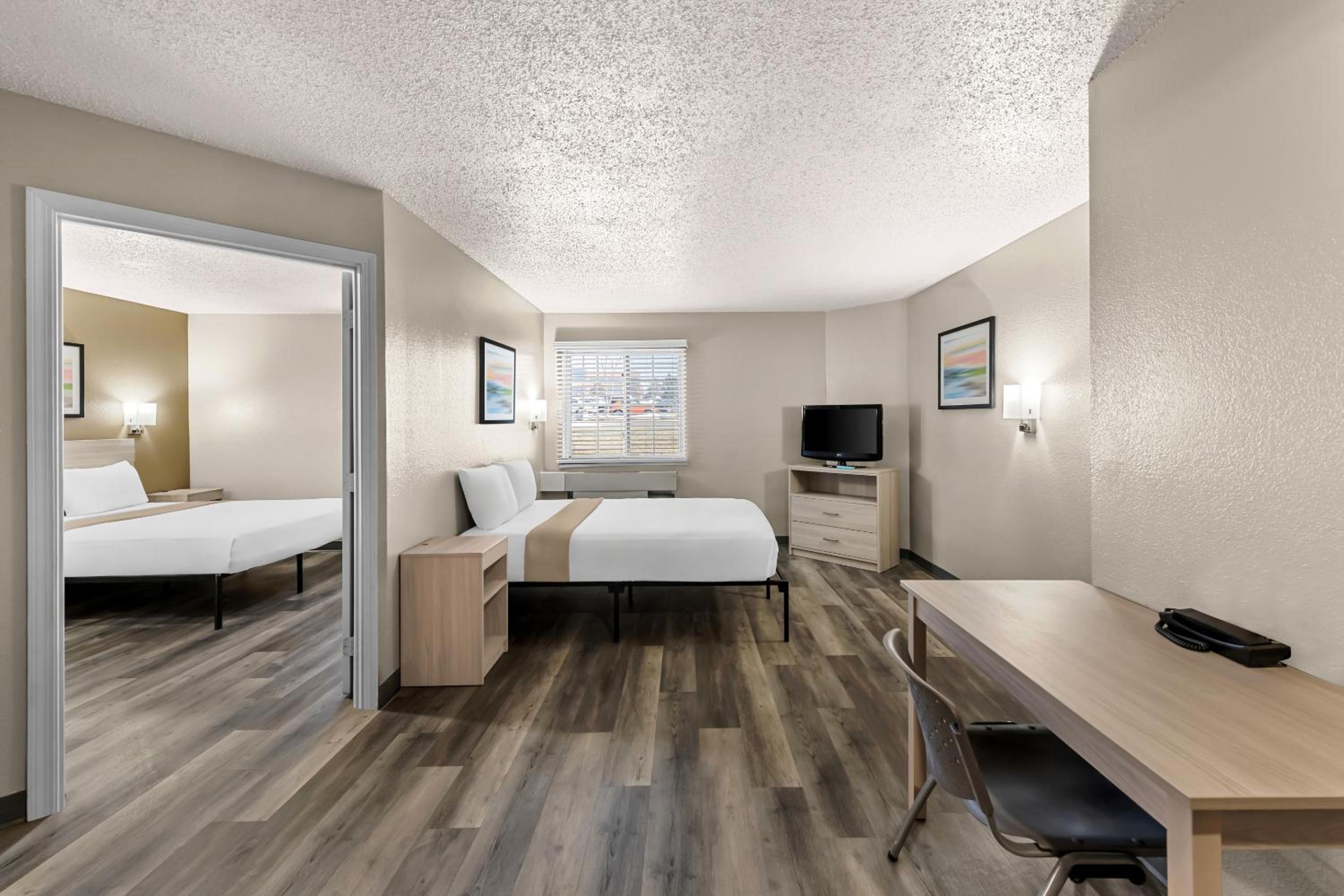 Queen Suite - Accessible/Non-Smoking