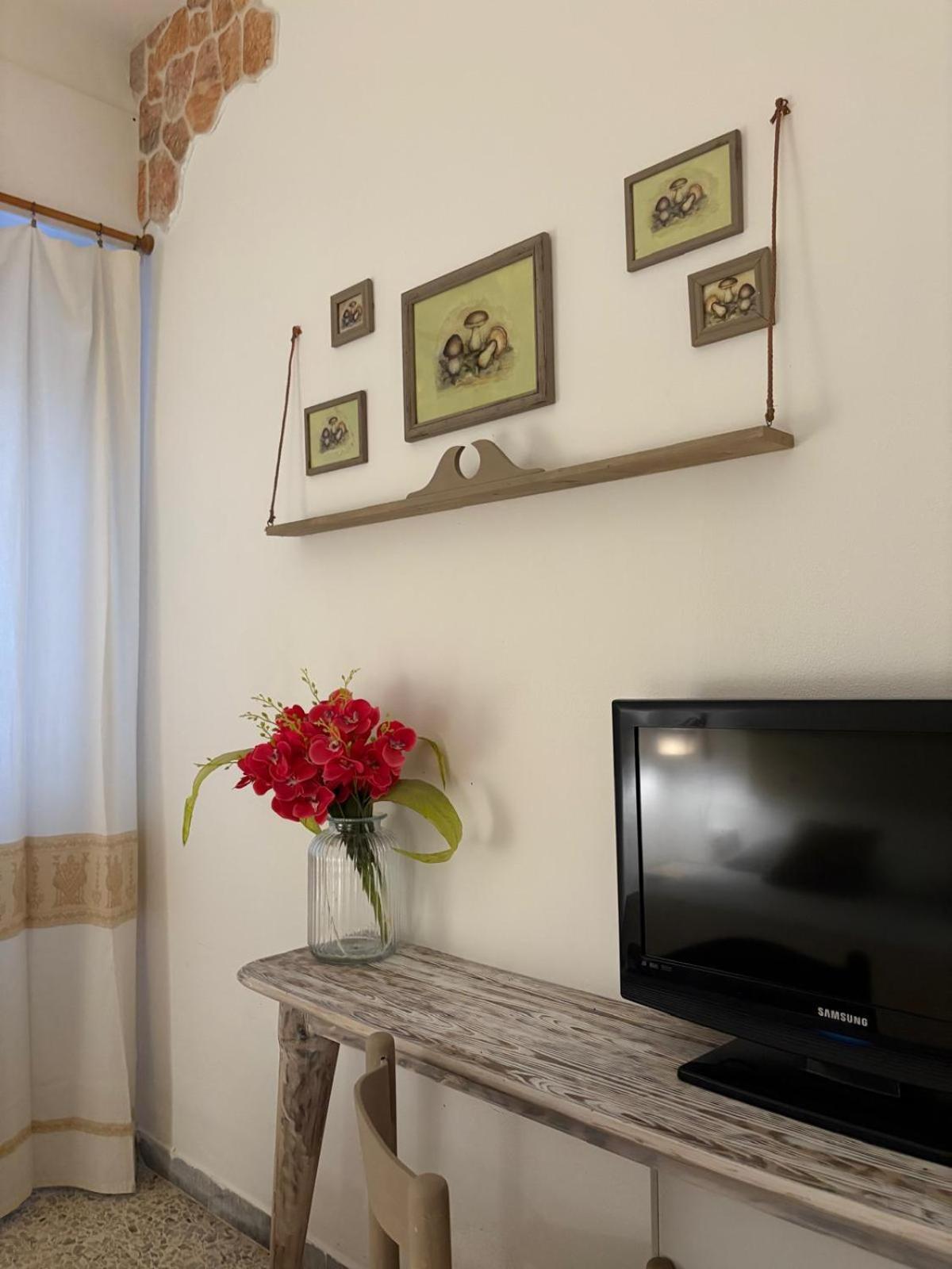Budget Double Room - Photo 5