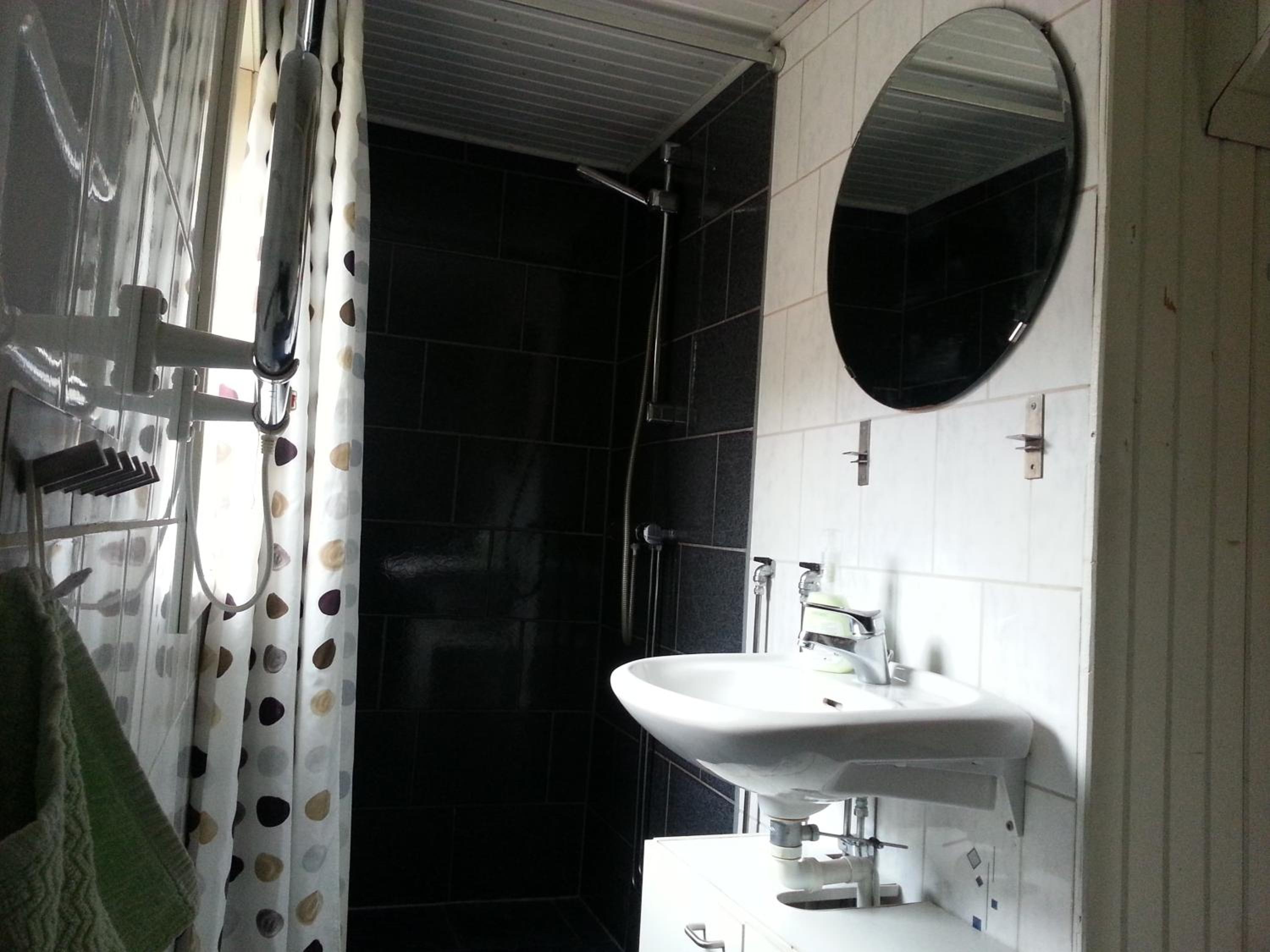 Three-Bedroom House - Photo 9