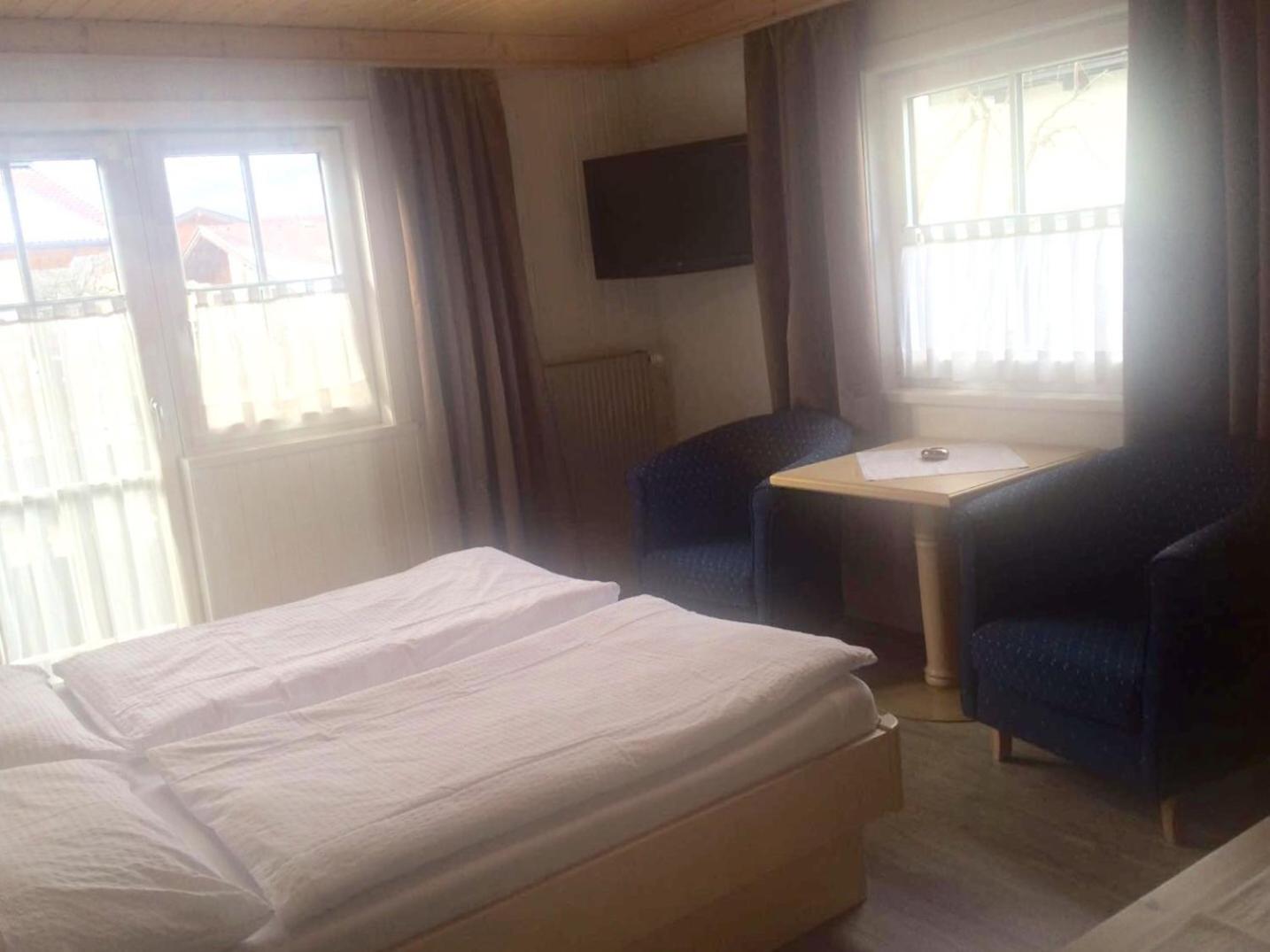 Large Double Room photo 1