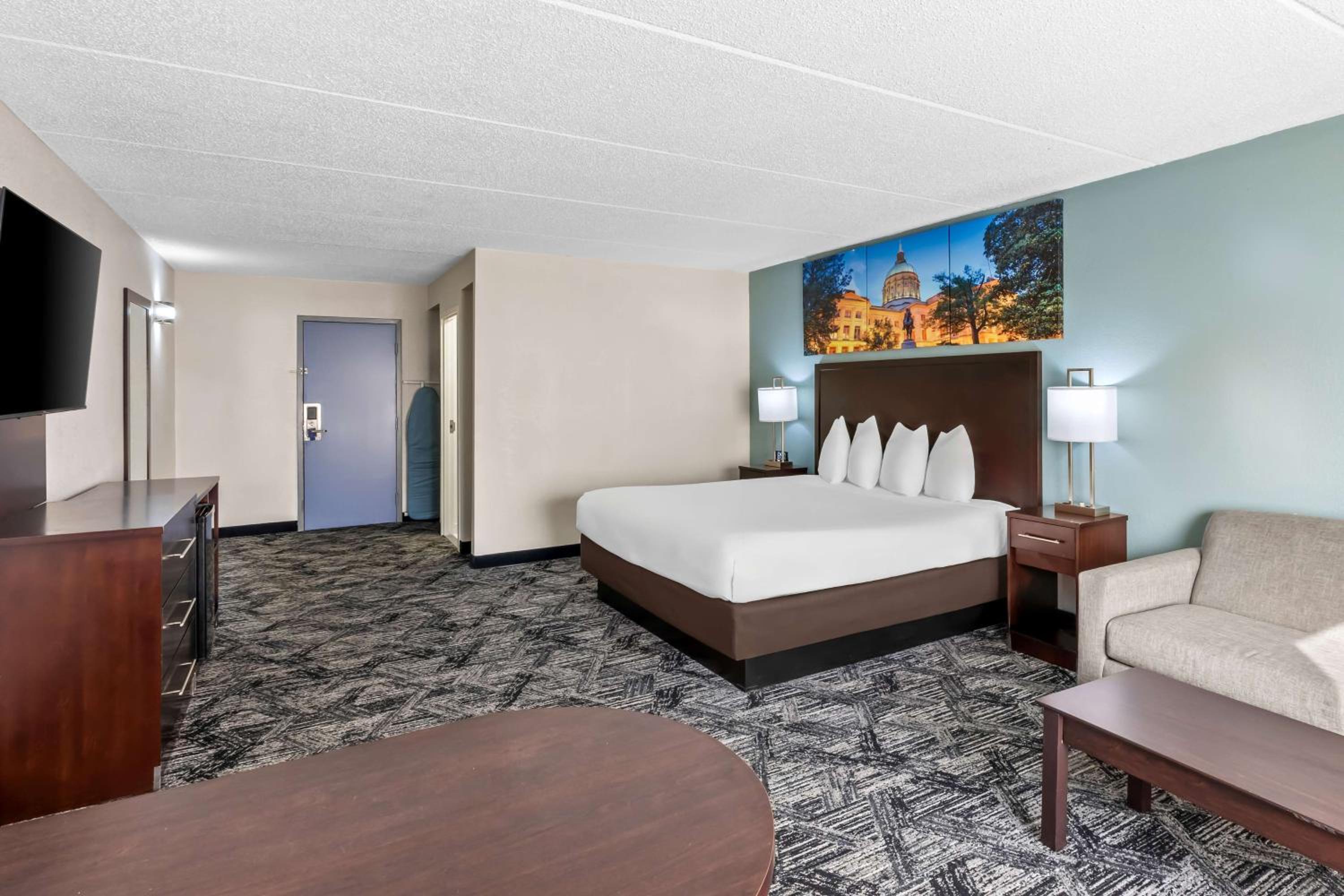 King Suite with Sofa - Non-Smoking - Photo 1