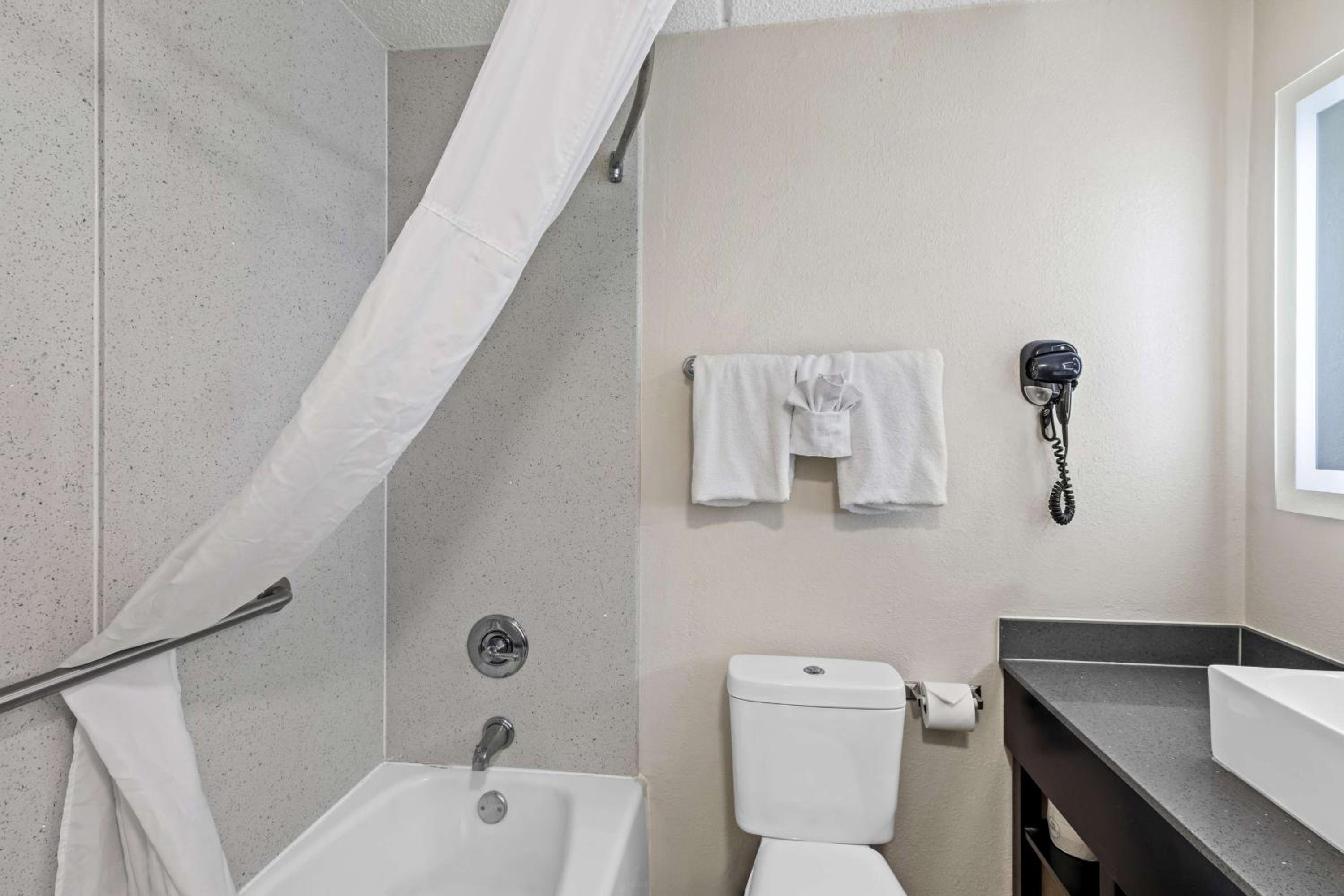 King Suite with Sofa - Non-Smoking - Photo 4