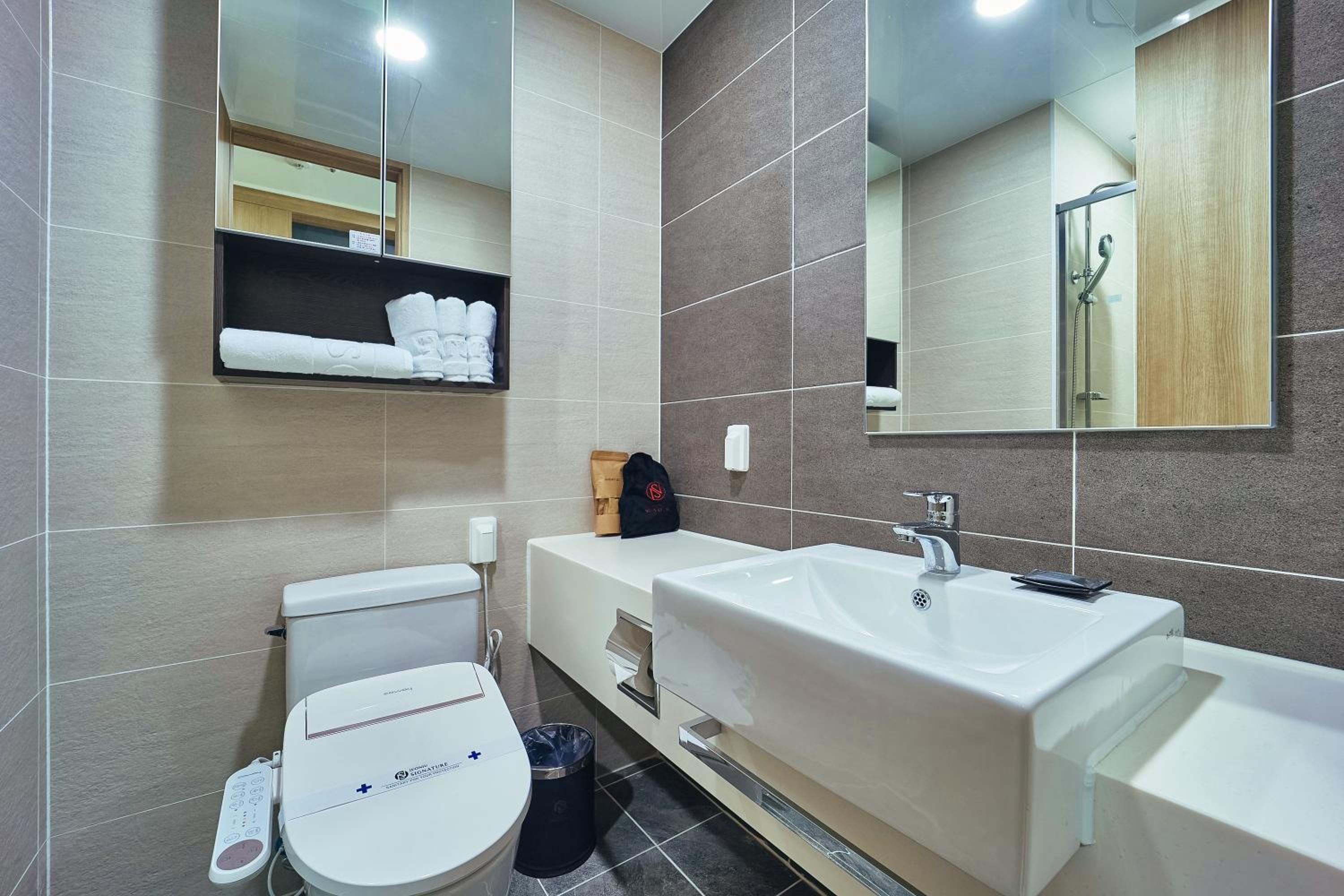 Standard Family Twin Room - Photo 4