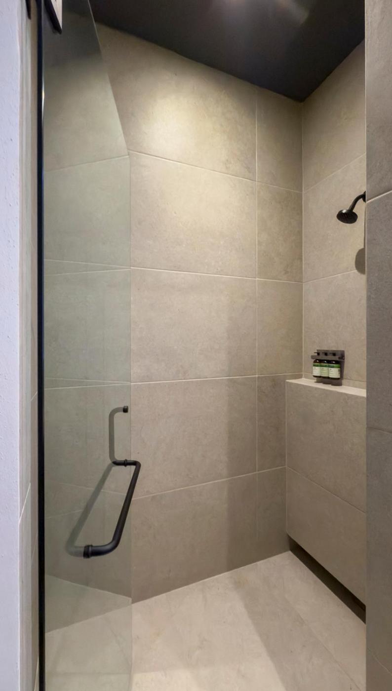Standard Suite - Photo 1