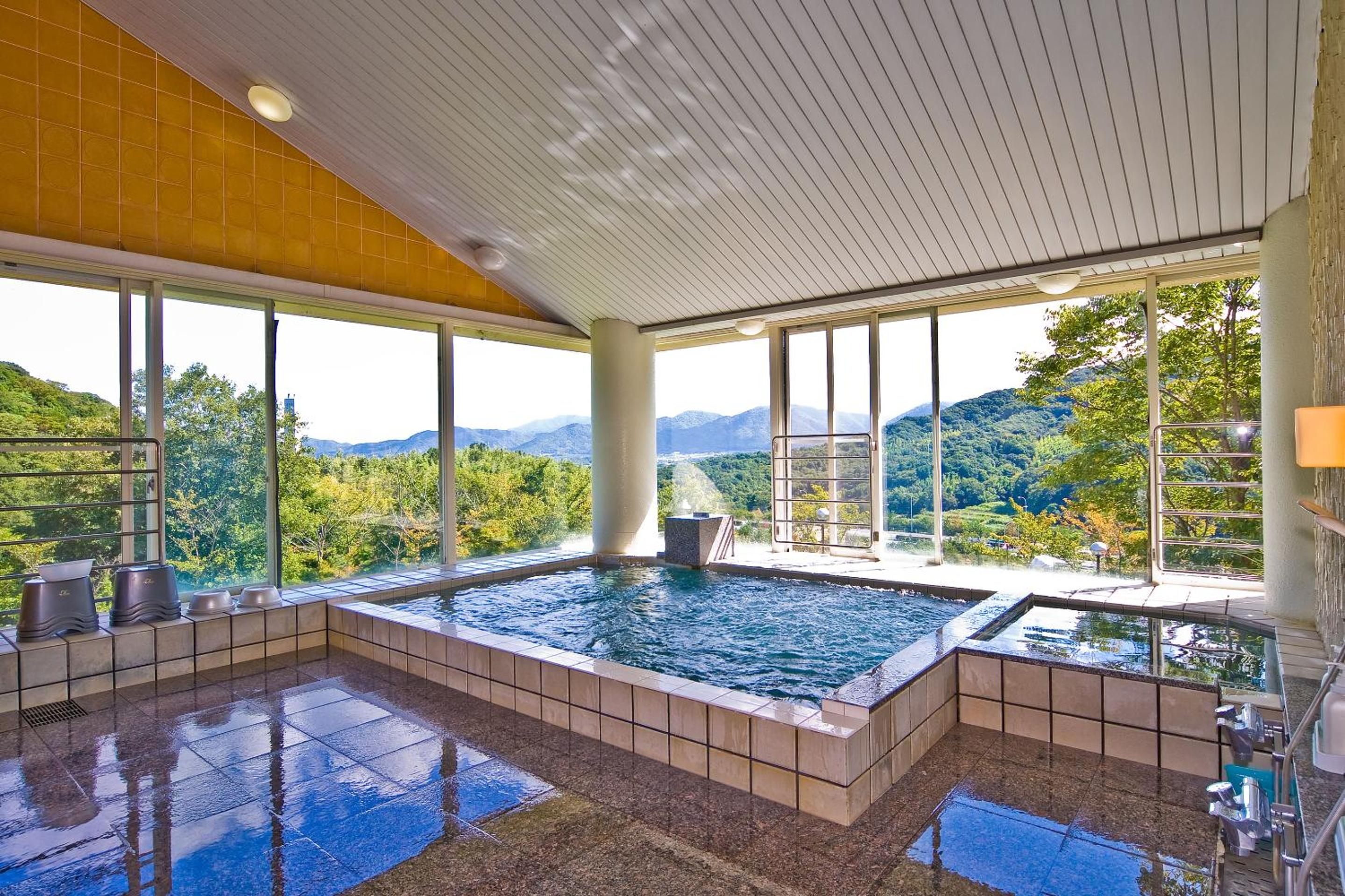 Japanese-Style Twin Room with Shared Bathroom - Smoking photo 3