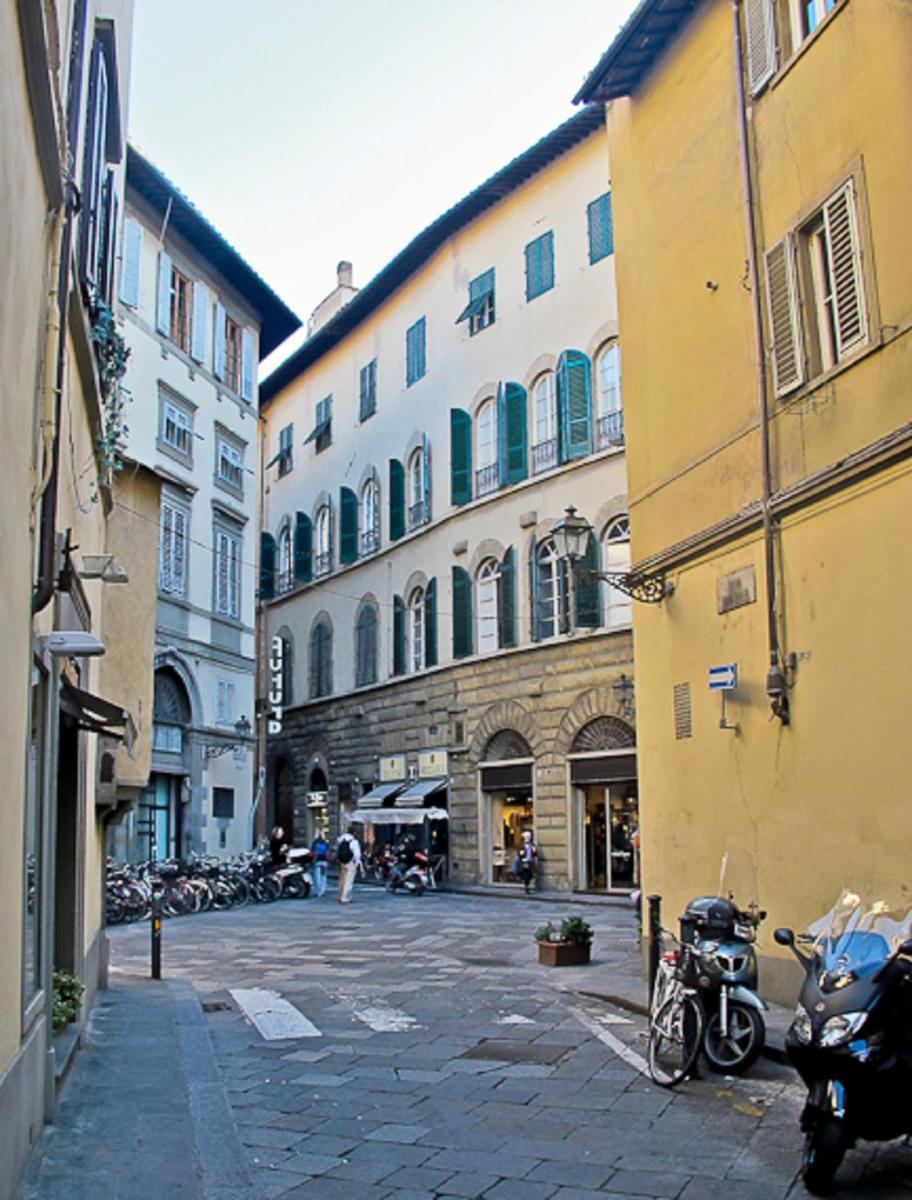 One-Bedroom Apartment - Via del Sole 4