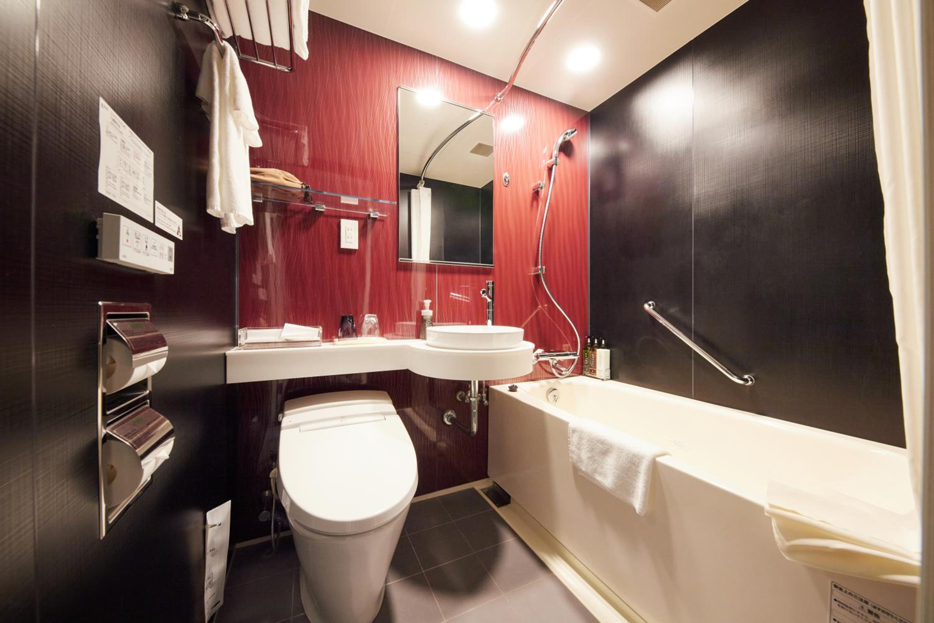 Standard Twin Room thumbnail 5