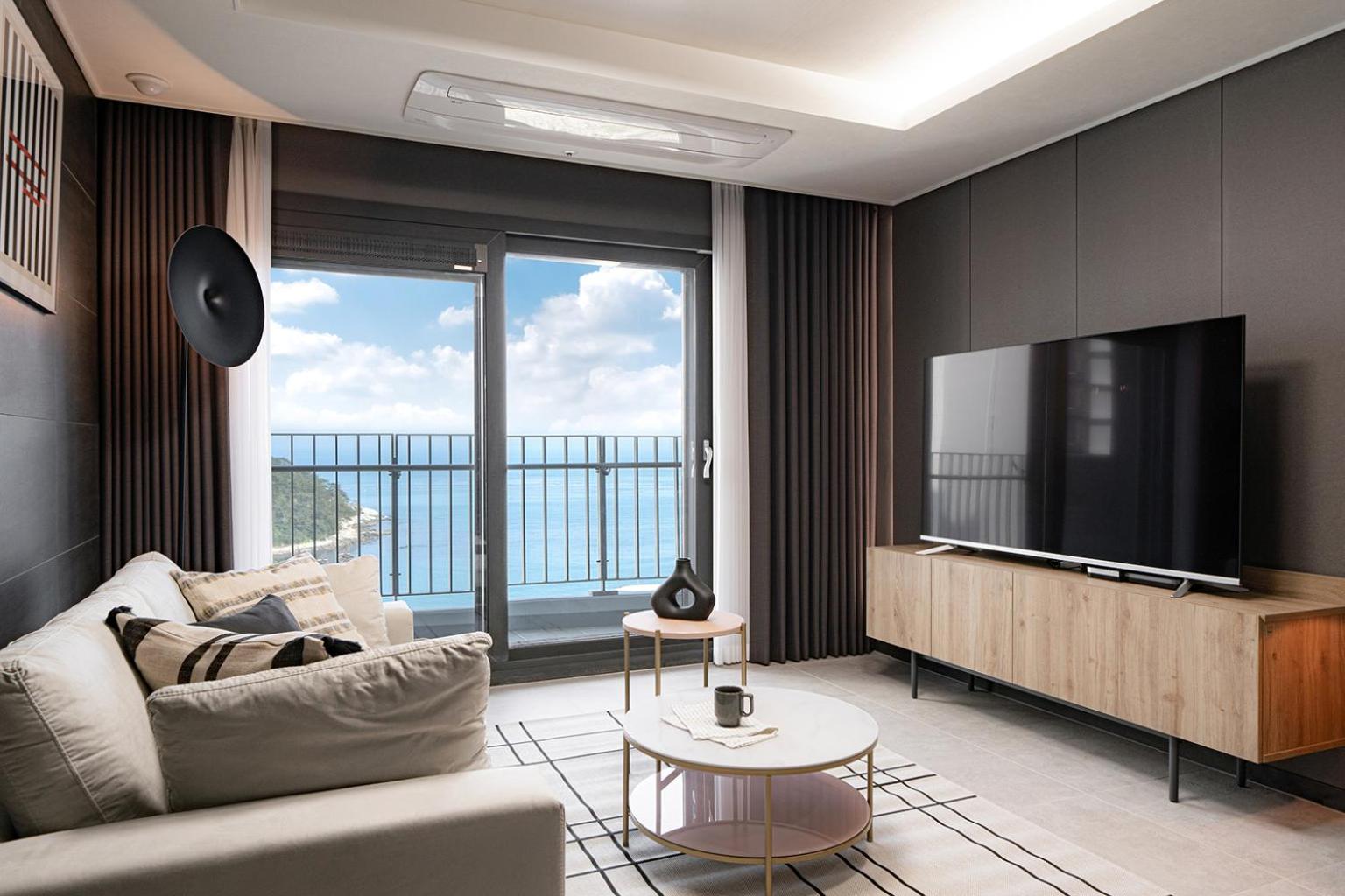 Family Two Room Ocean - Photo 8