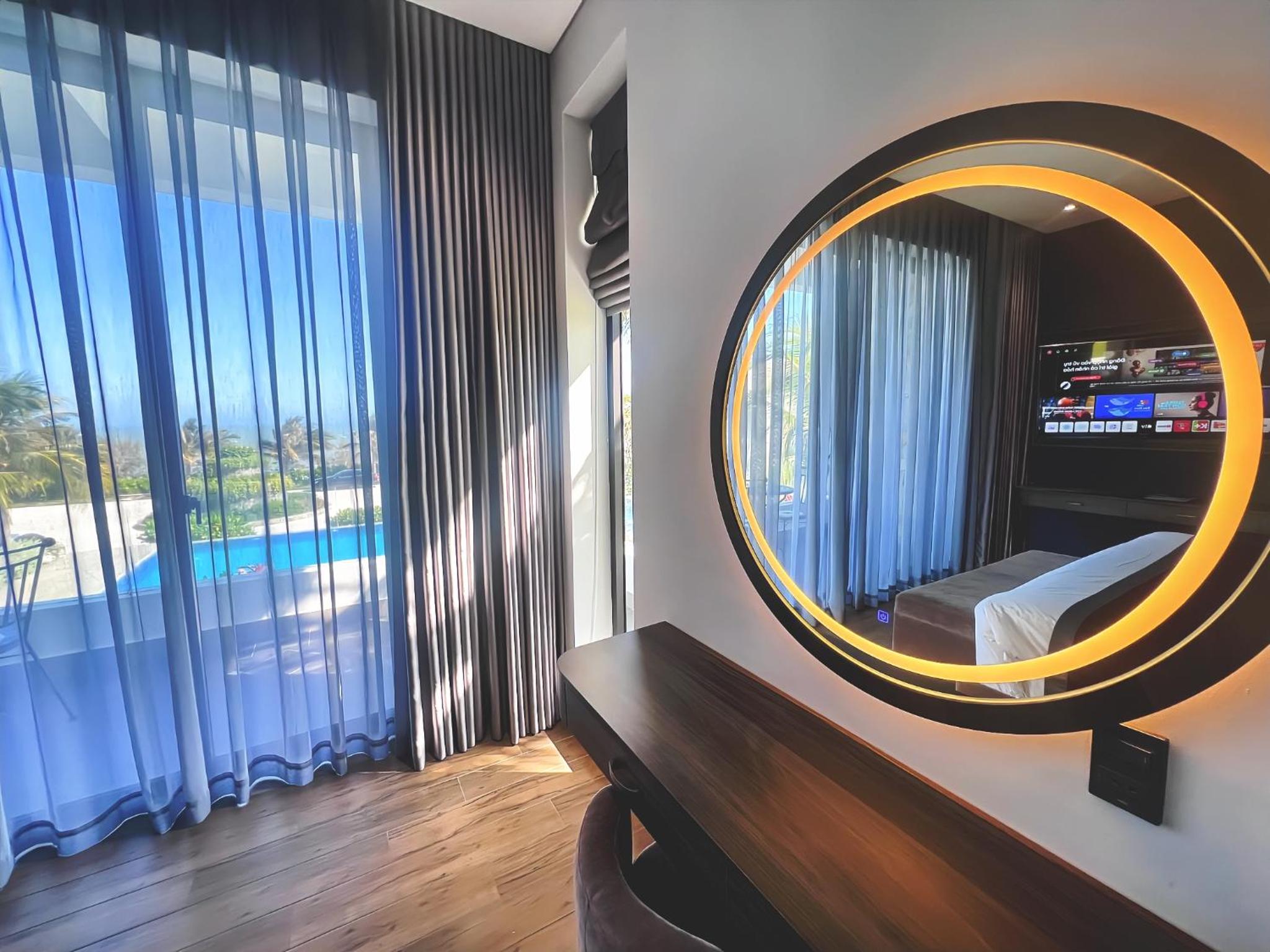 Azure Sand Retreat King Bed Ocean View photo 2