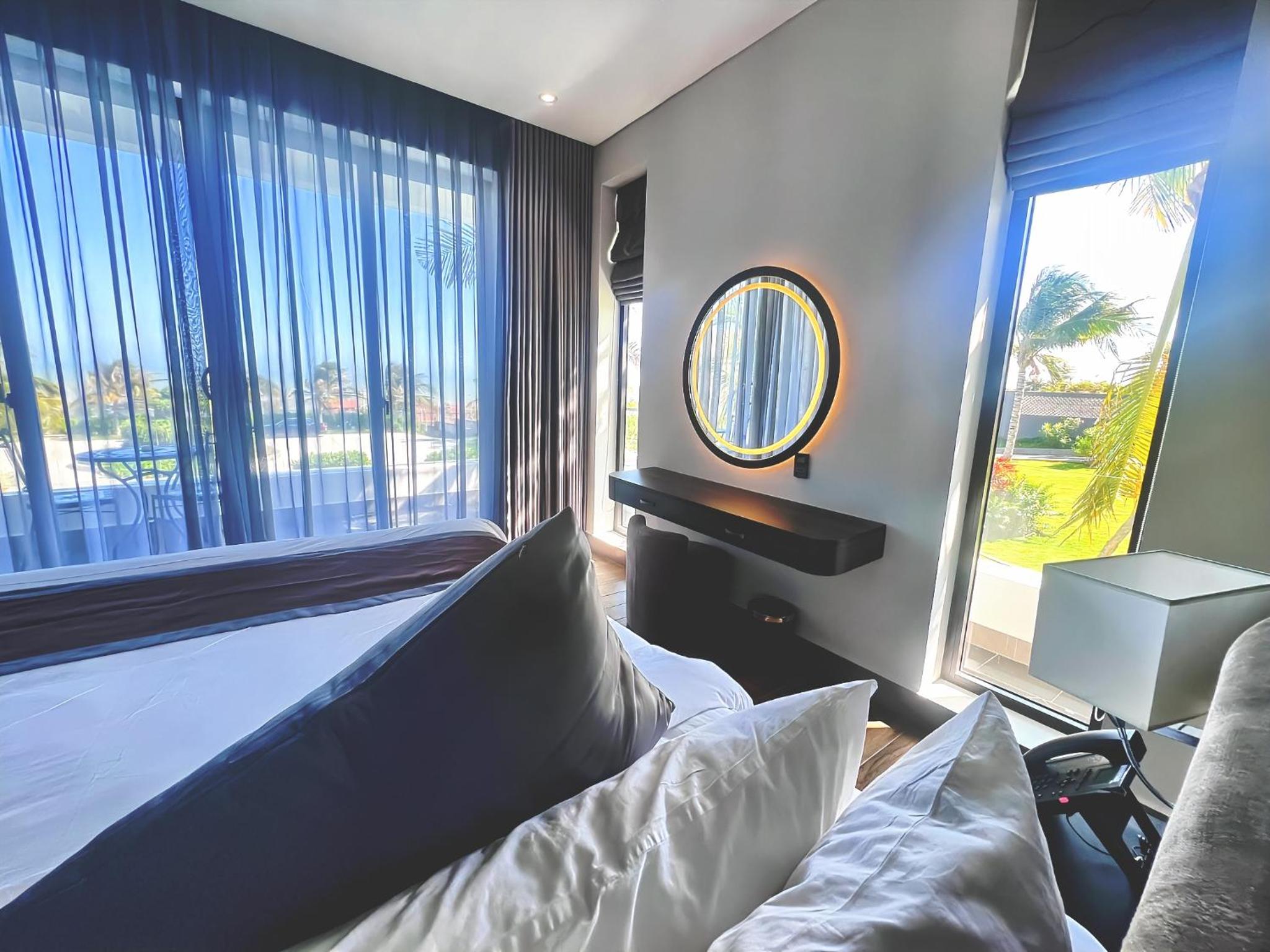 Azure Sand Retreat King Bed Ocean View