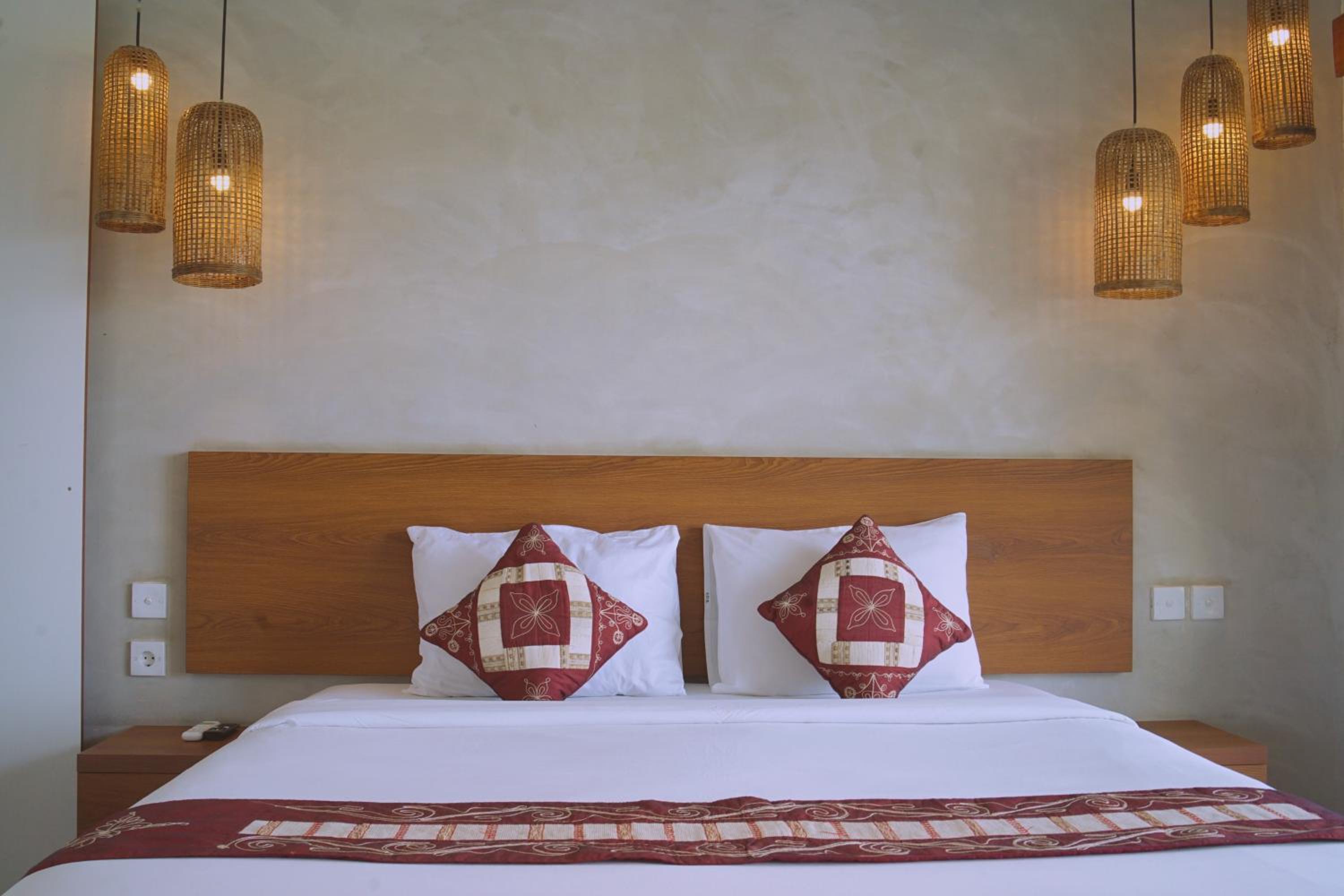 Deluxe Double Room with Sea View - Photo 11