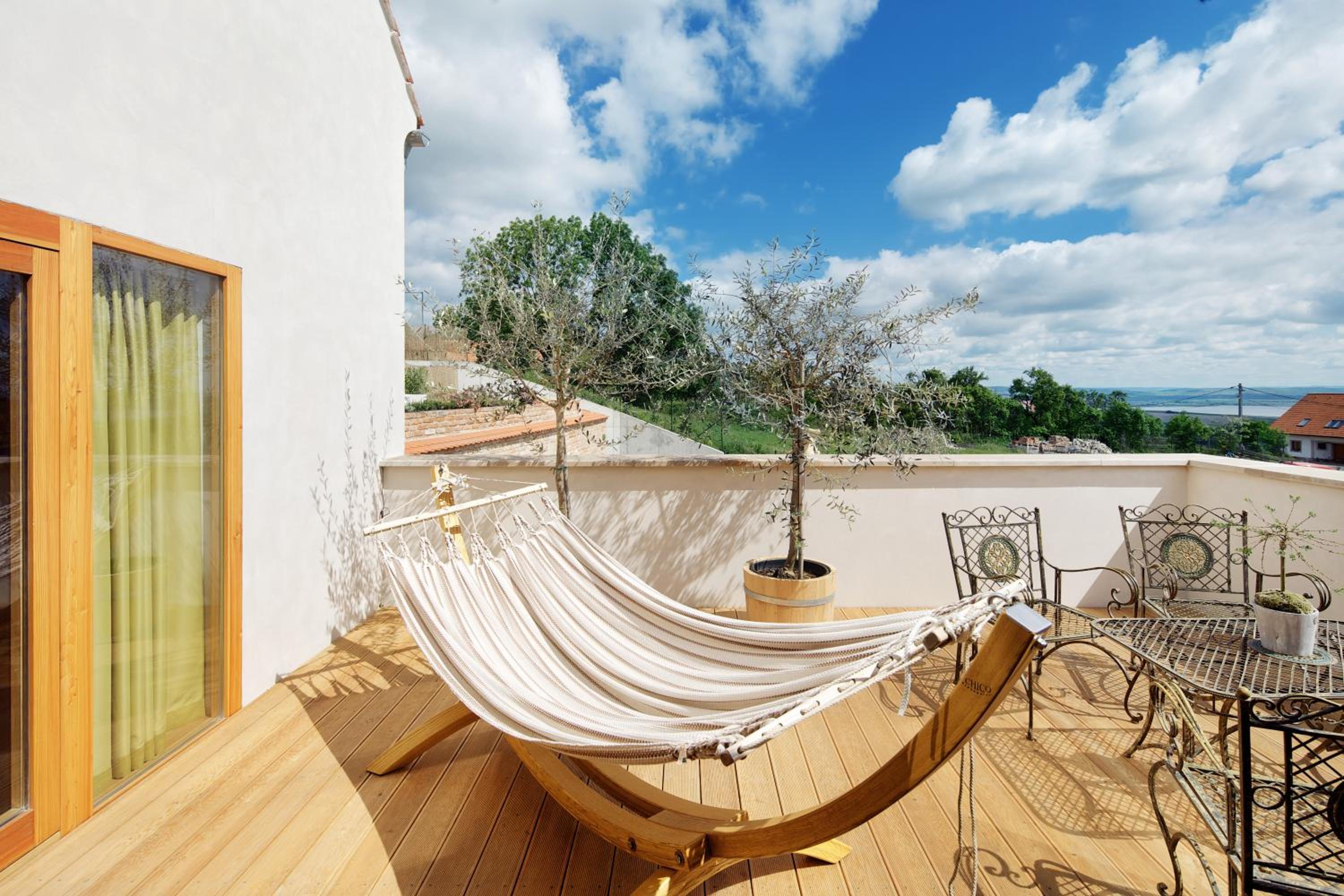 Deluxe Double Room with Balcony photo 3