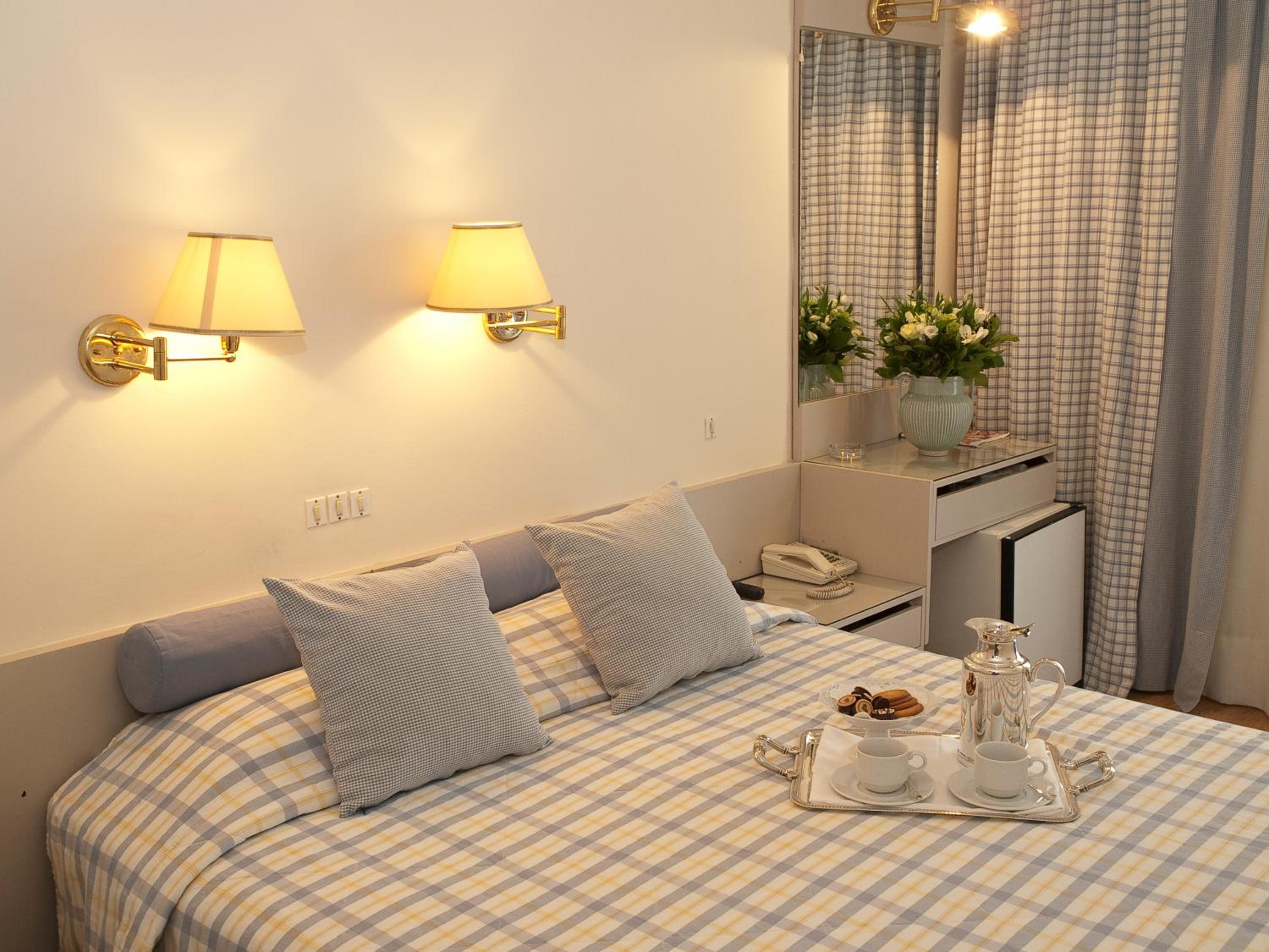 Standard Double or Twin Room - Photo 2